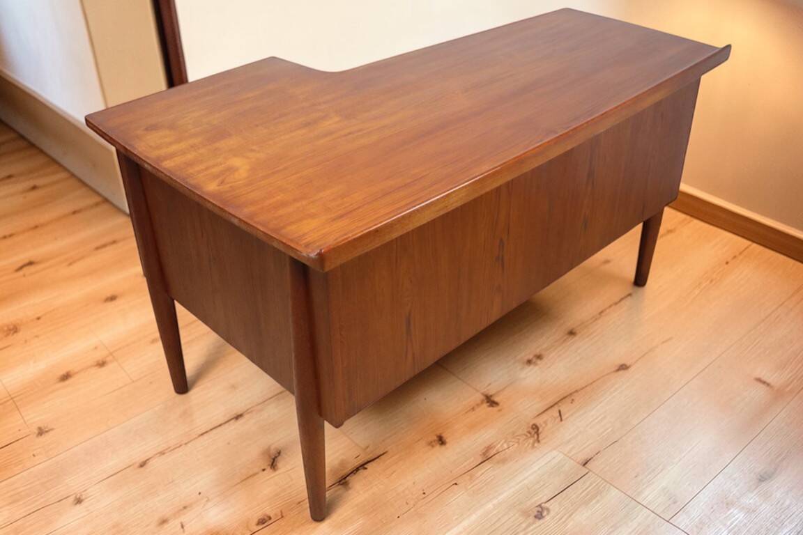 Scandinavian "boomerang" free-form desk in teak - 1960s
