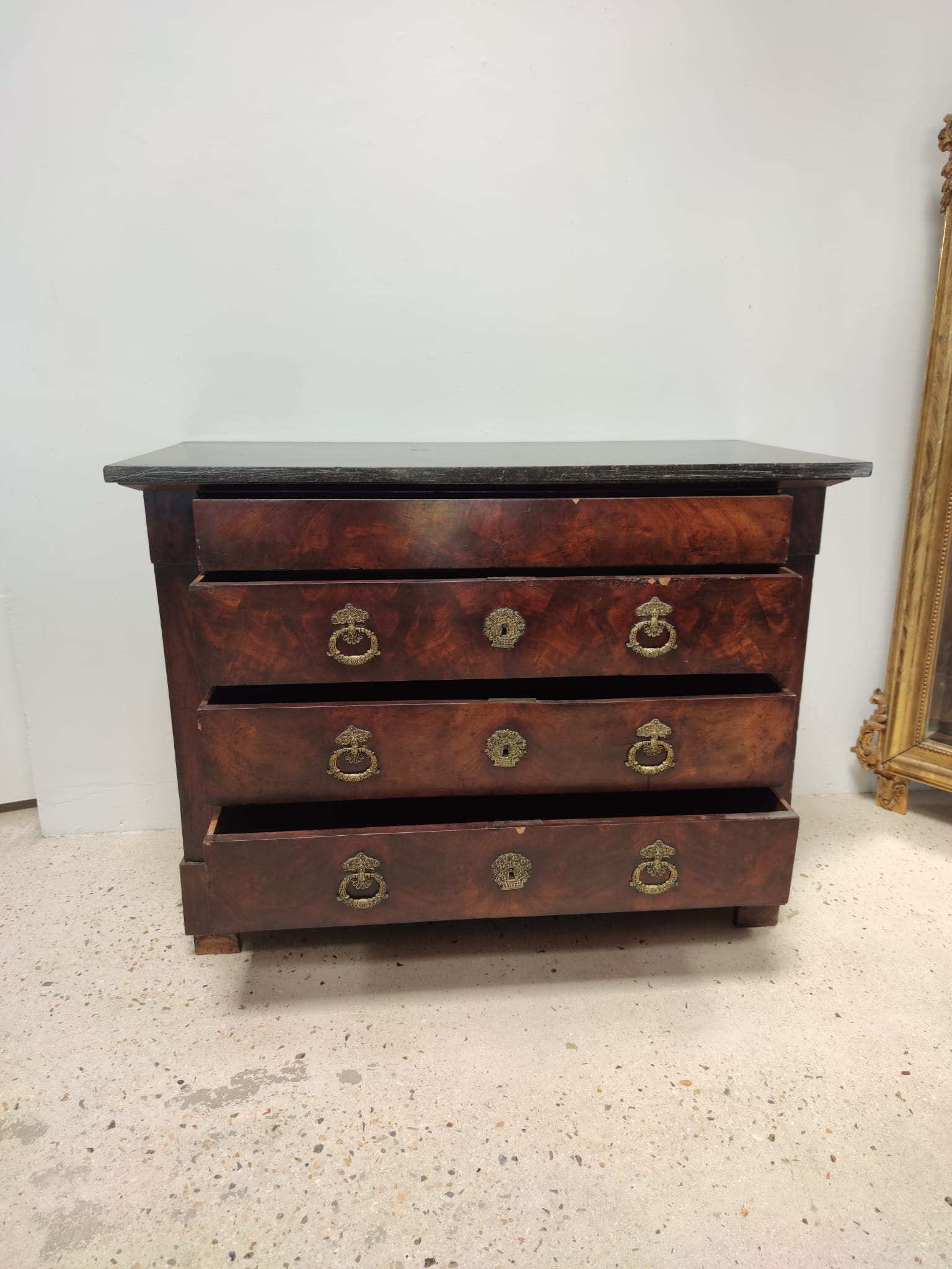 Chest of drawers in wood and gray marble with 4 drawers nineteenth century