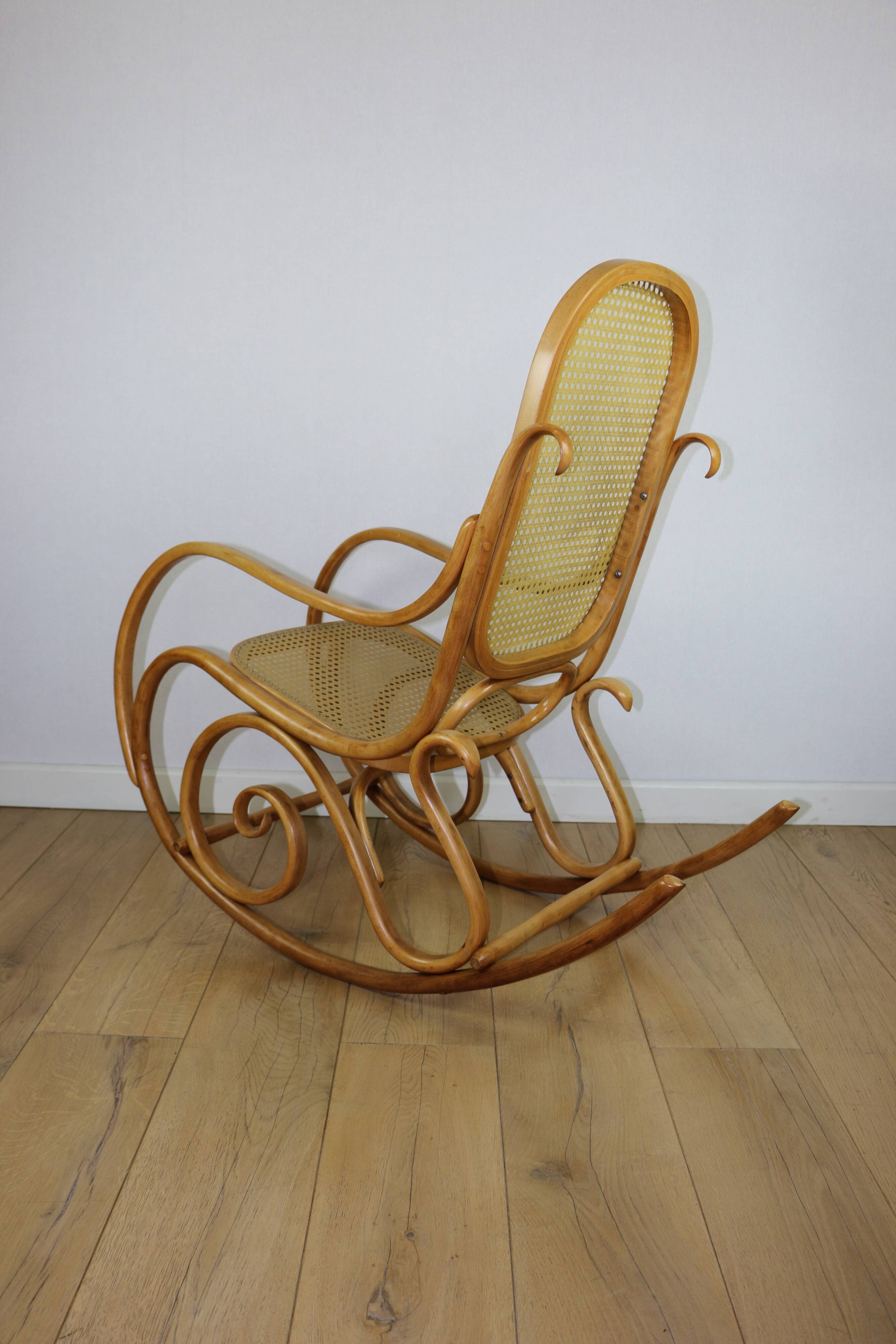Rocking chair on runners, light beech wood, 1970s - very good condition