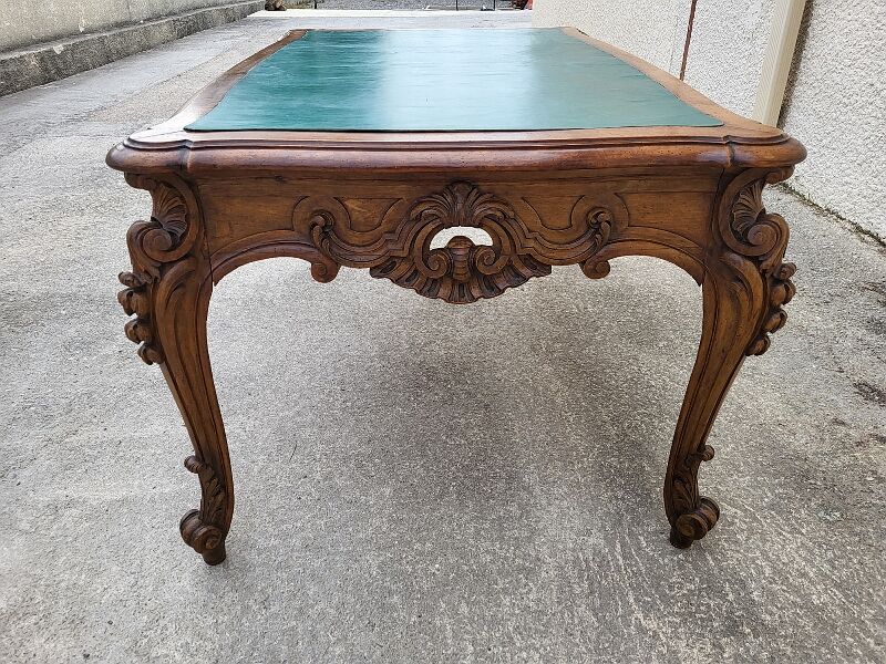 Bureau table gueridon louis xv en noyer traverse ajouree du xix ème siecle