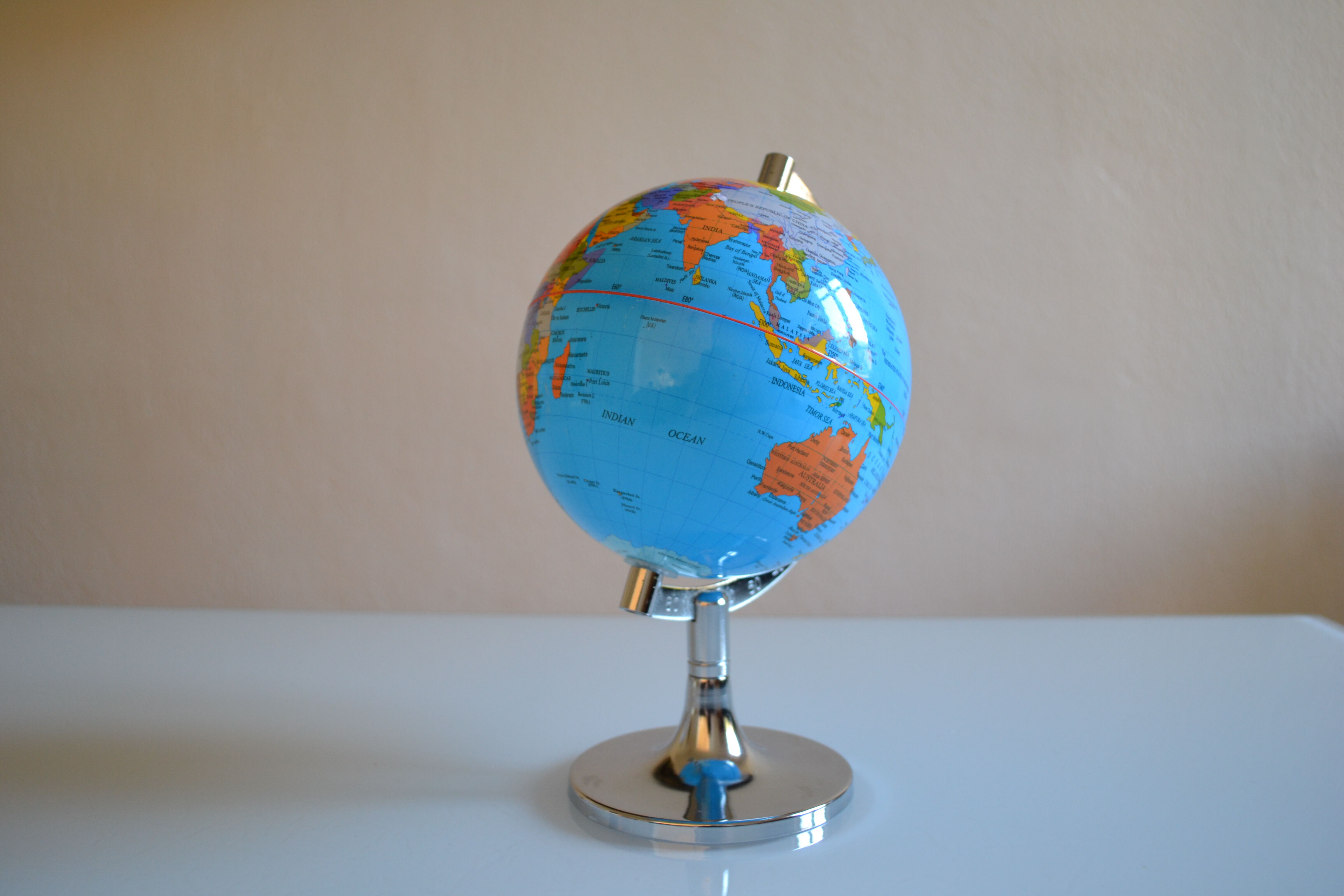Globe vintage foot tulip