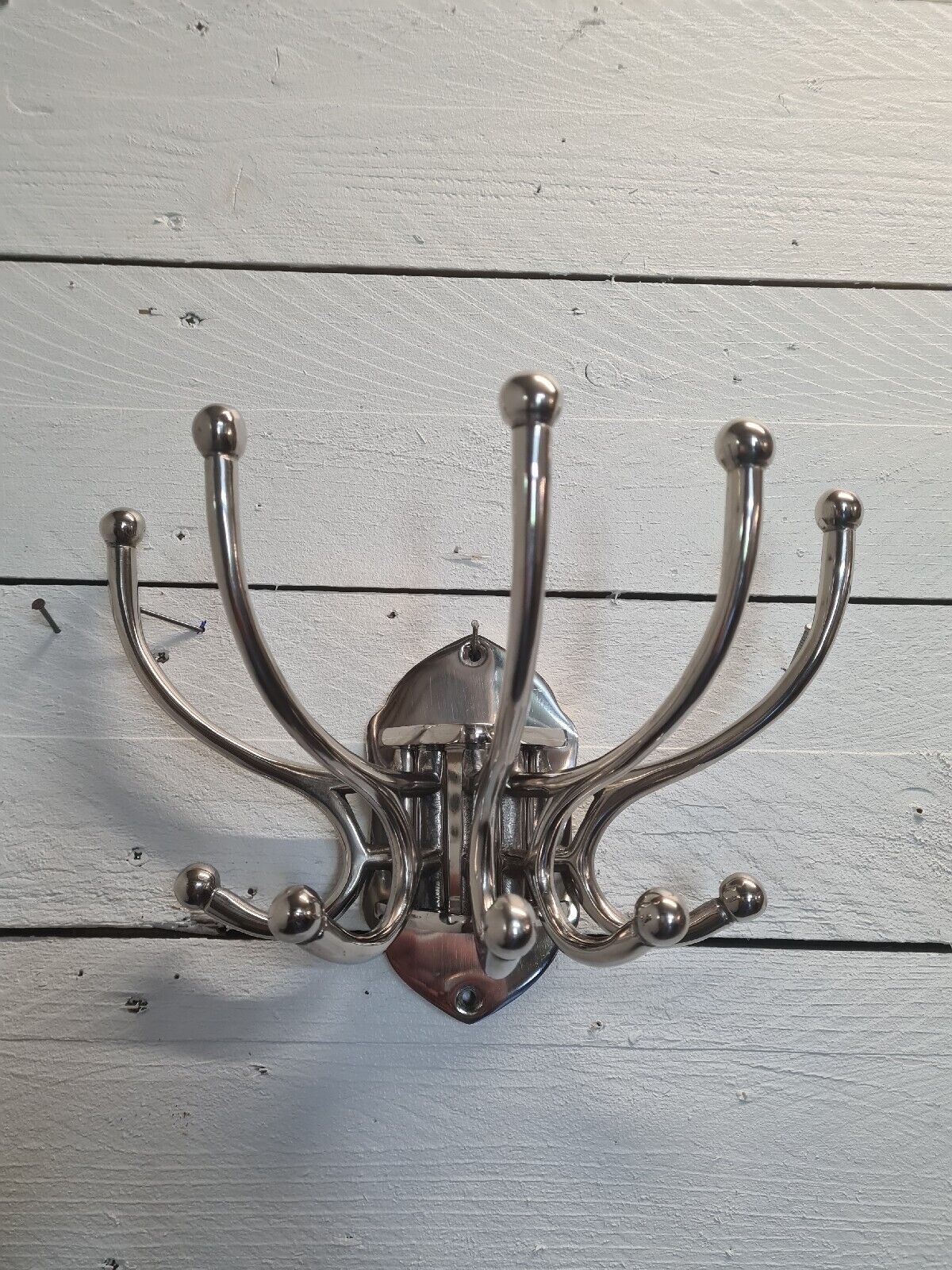 Circular chromed metal coat rack