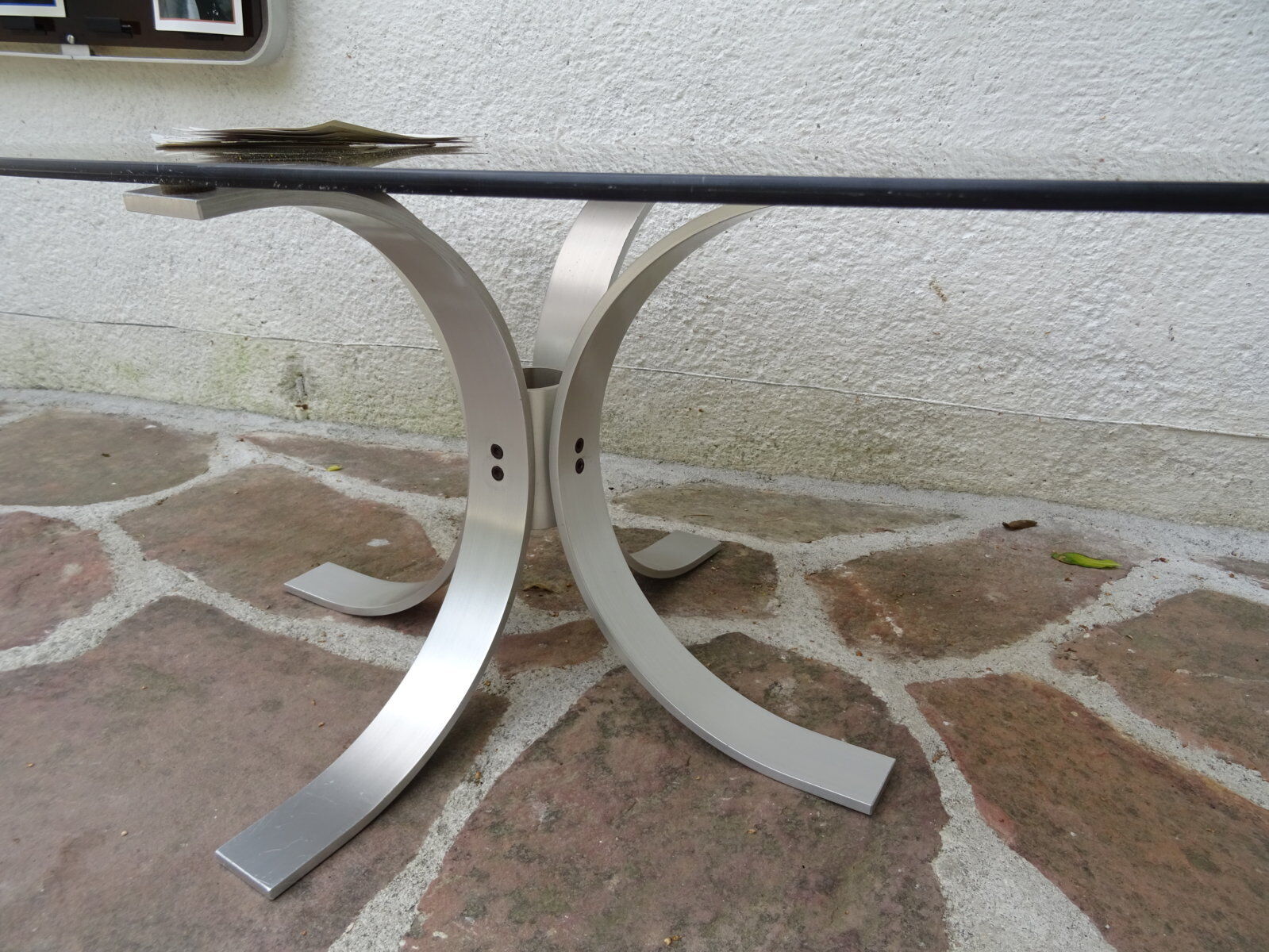 Table basse verre fumé pied aluminium brossé