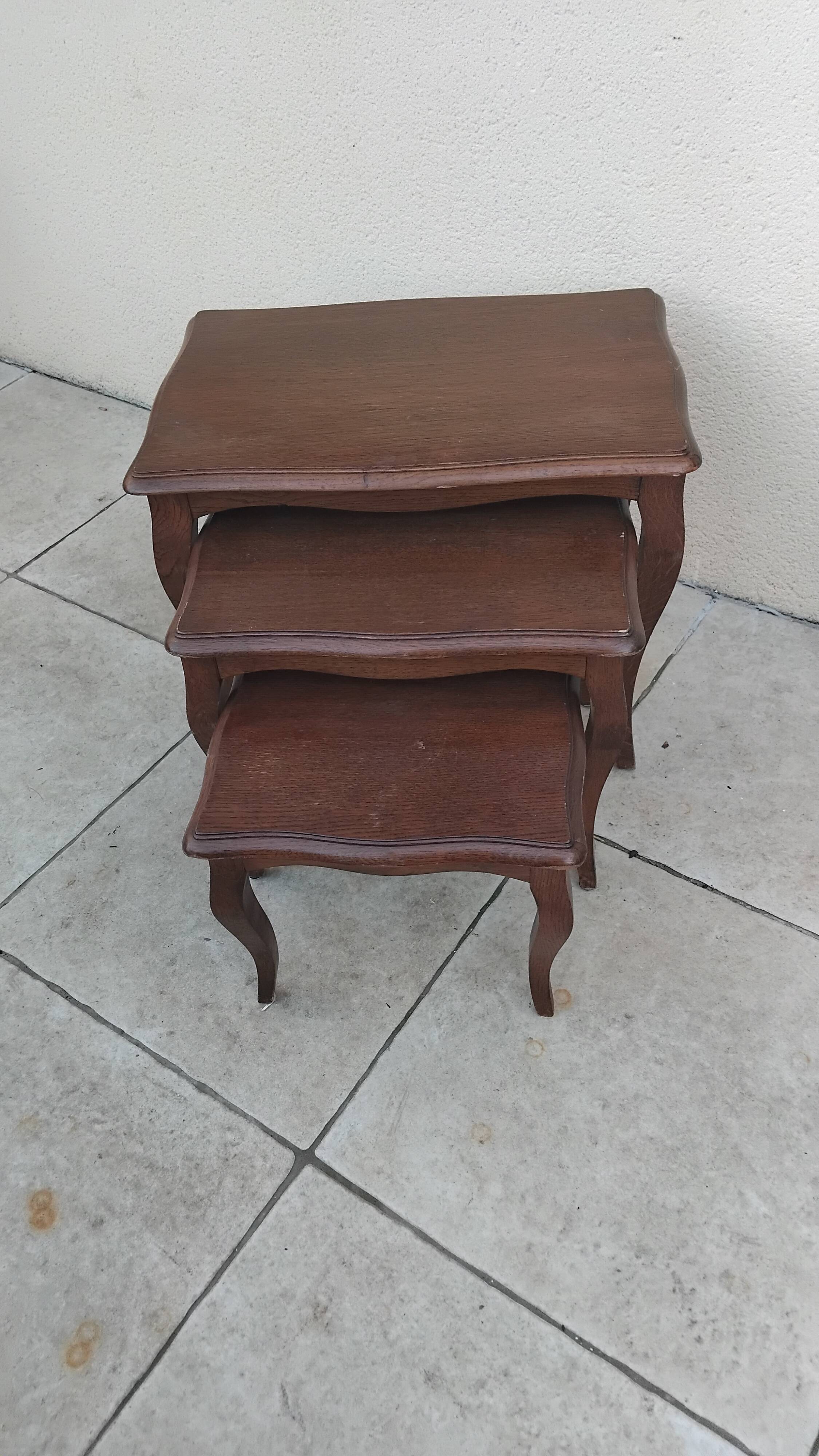 Vintage wooden nesting table