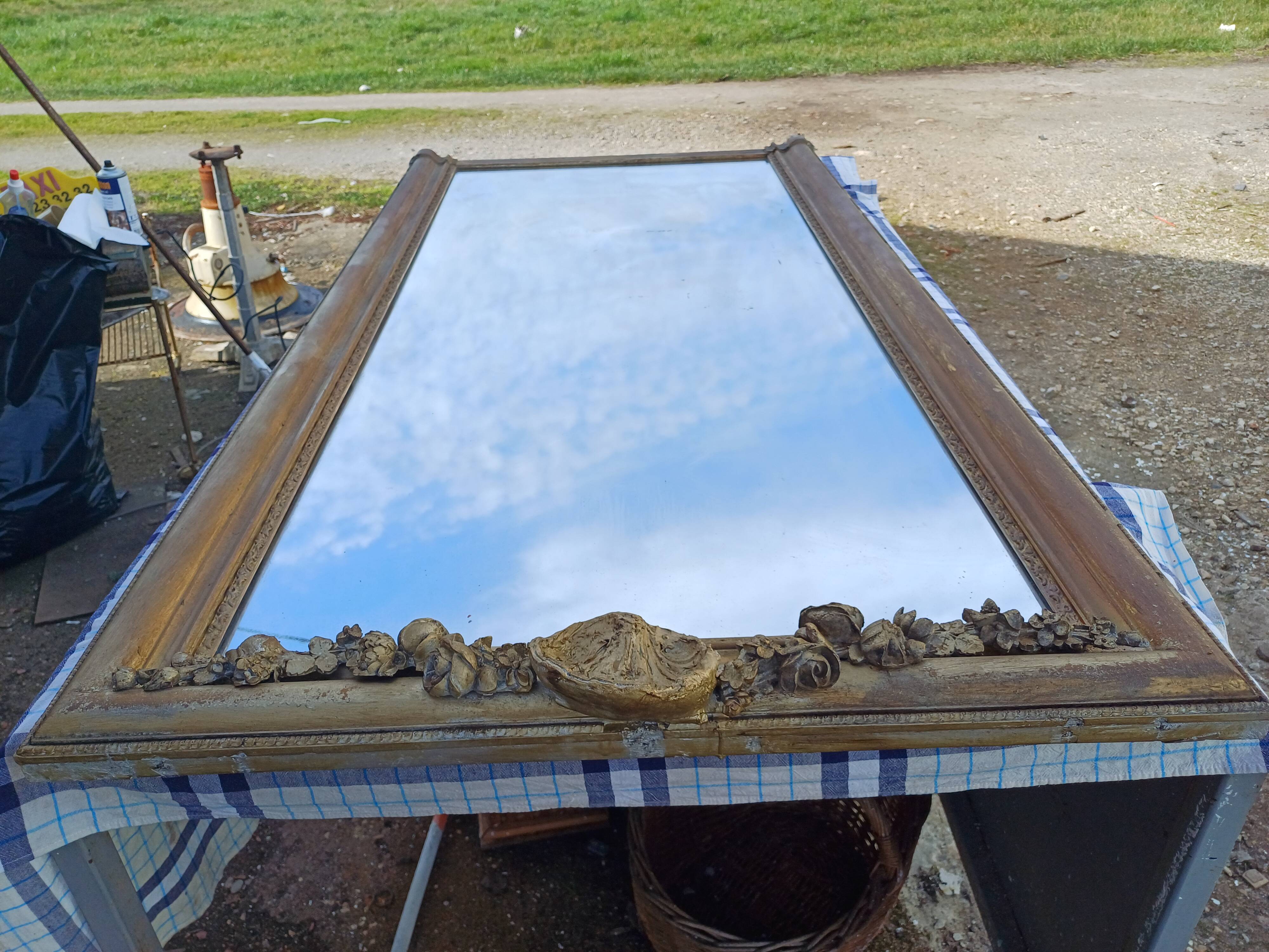 Miroir 19ème bois et stuc doré " coquille st jacques