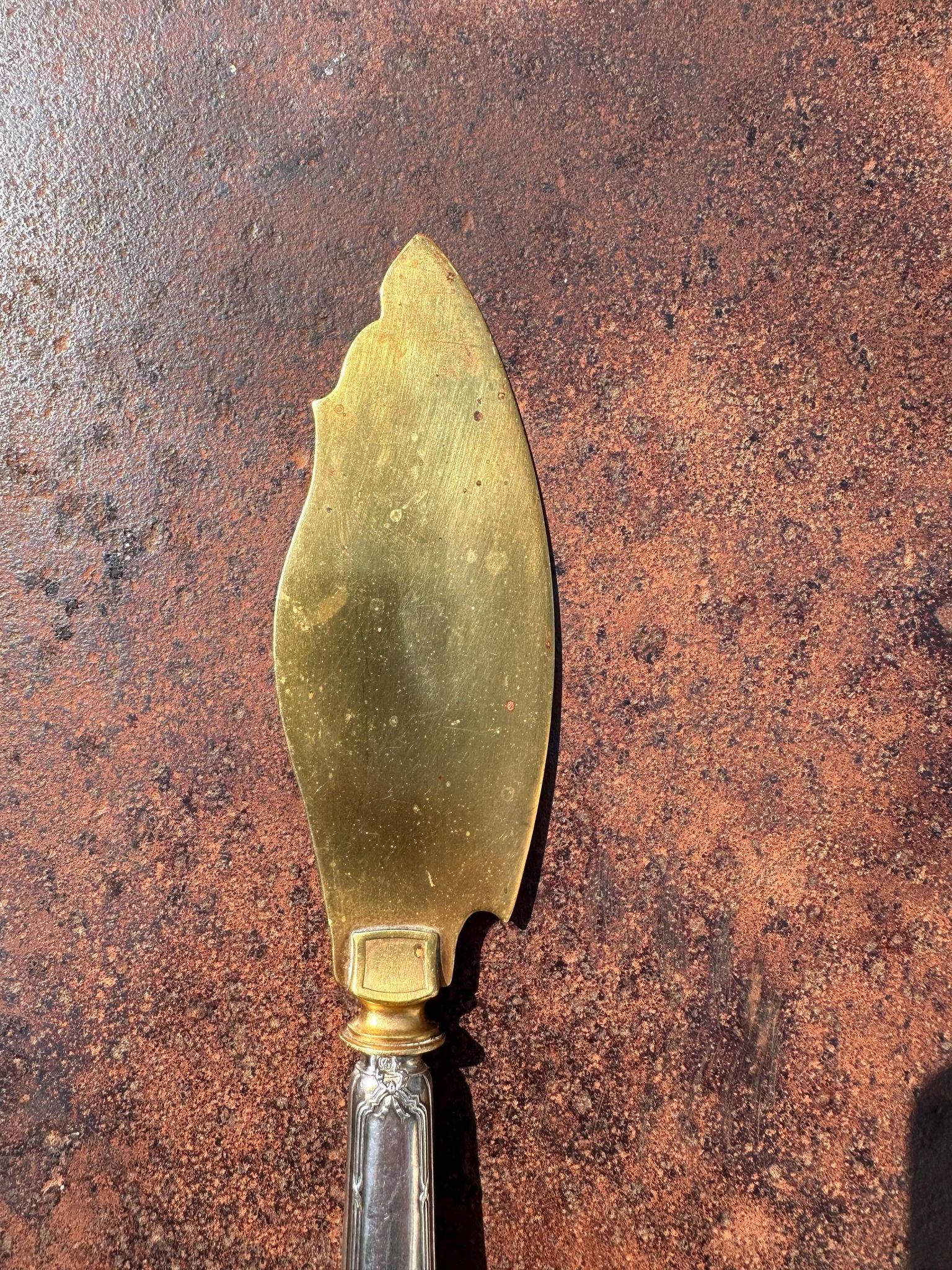 Silver-handled pie server Minerve, golden blade, Louis style.