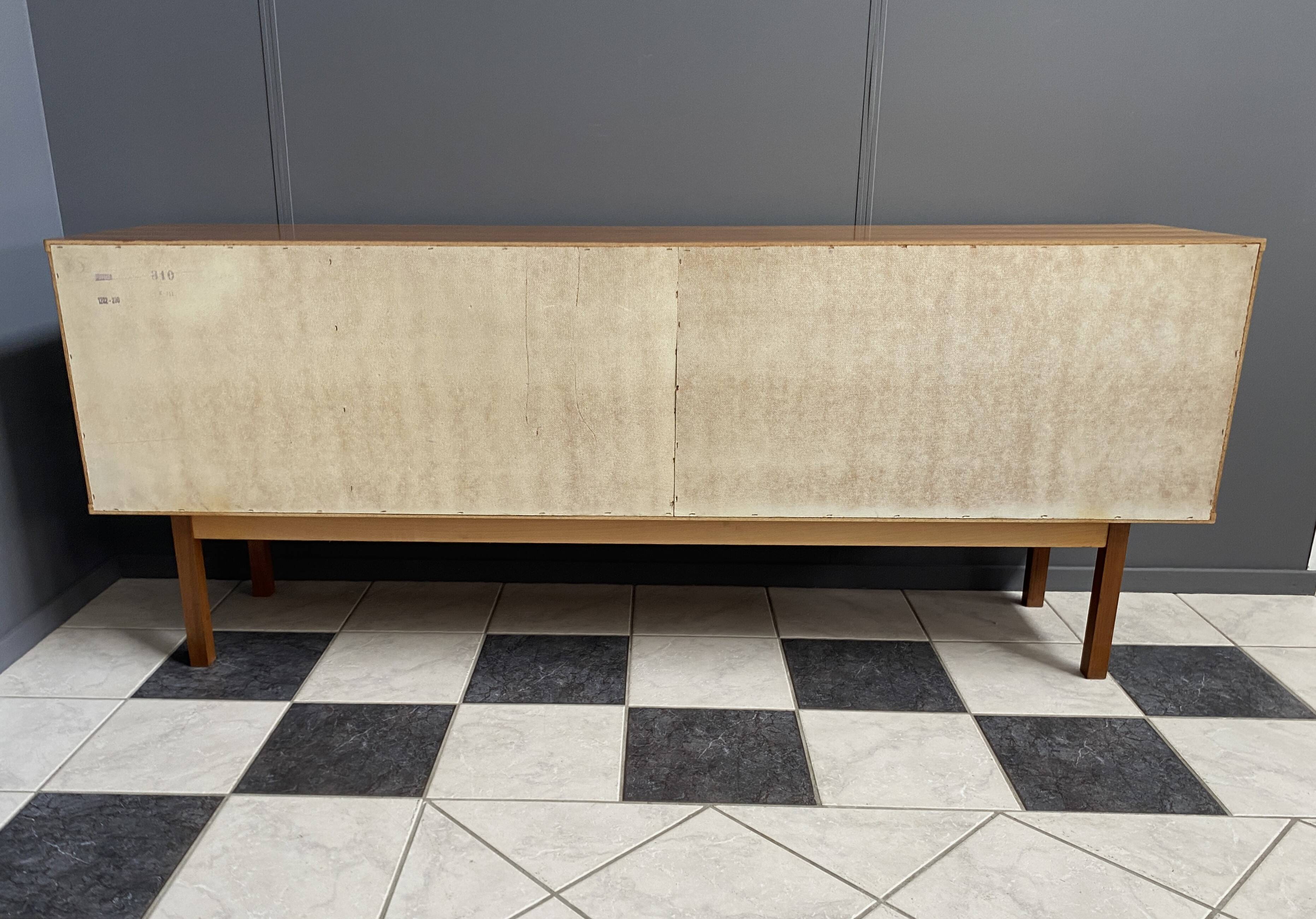 Buffet de style danois des années 1960