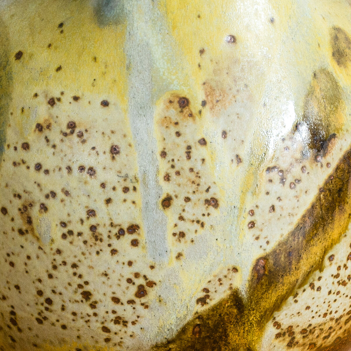 Green enamelled circular sandstone amphorae - Work Francais - Circa 1960