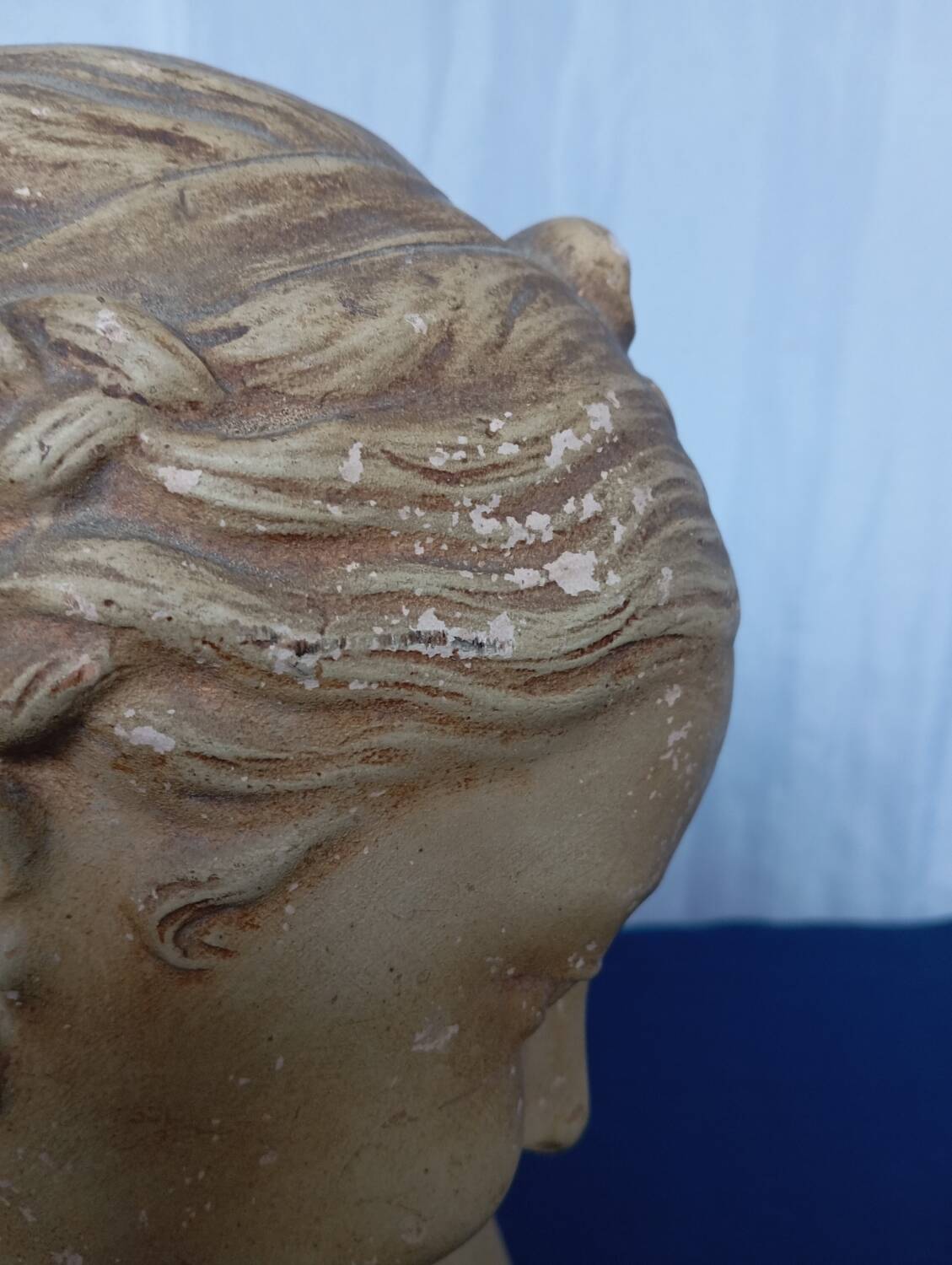 Buste de jeune fille « La rieuse »