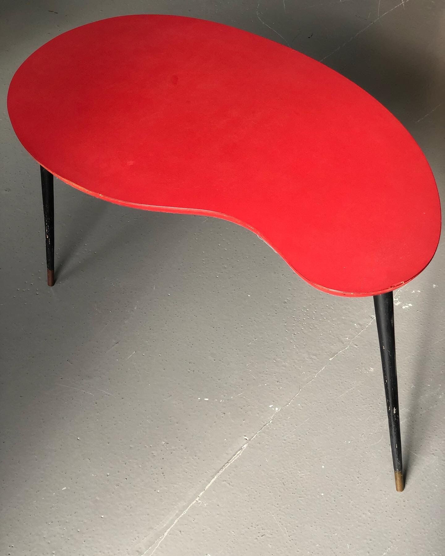 Coffee table "palette" red