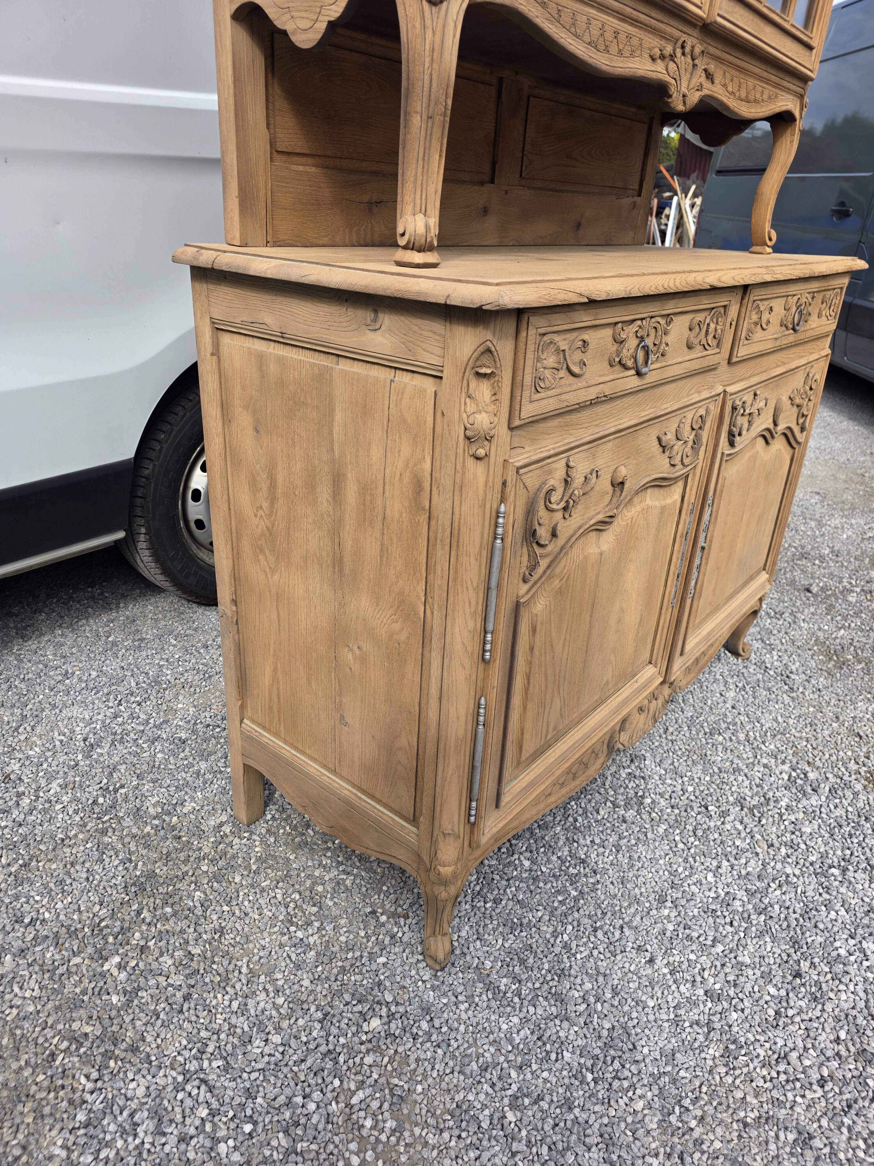 Buffet deux corps style Louis XV en chêne du XIXè
