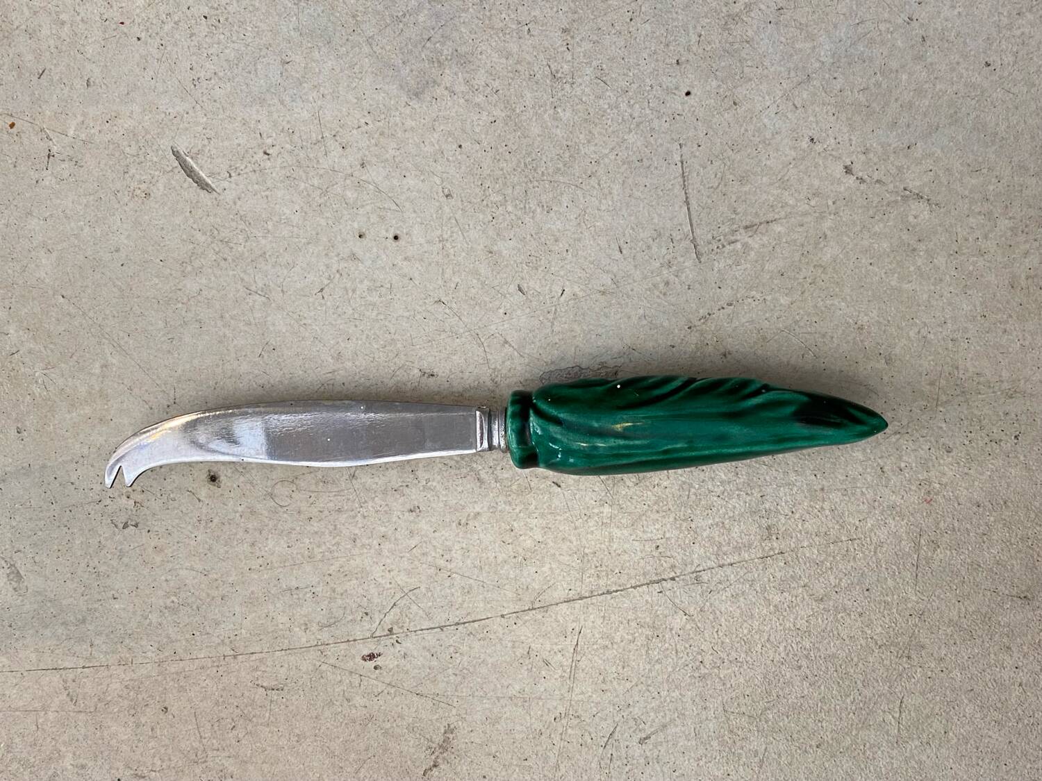 Cheese knife
