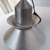 Metal and opaline suspension