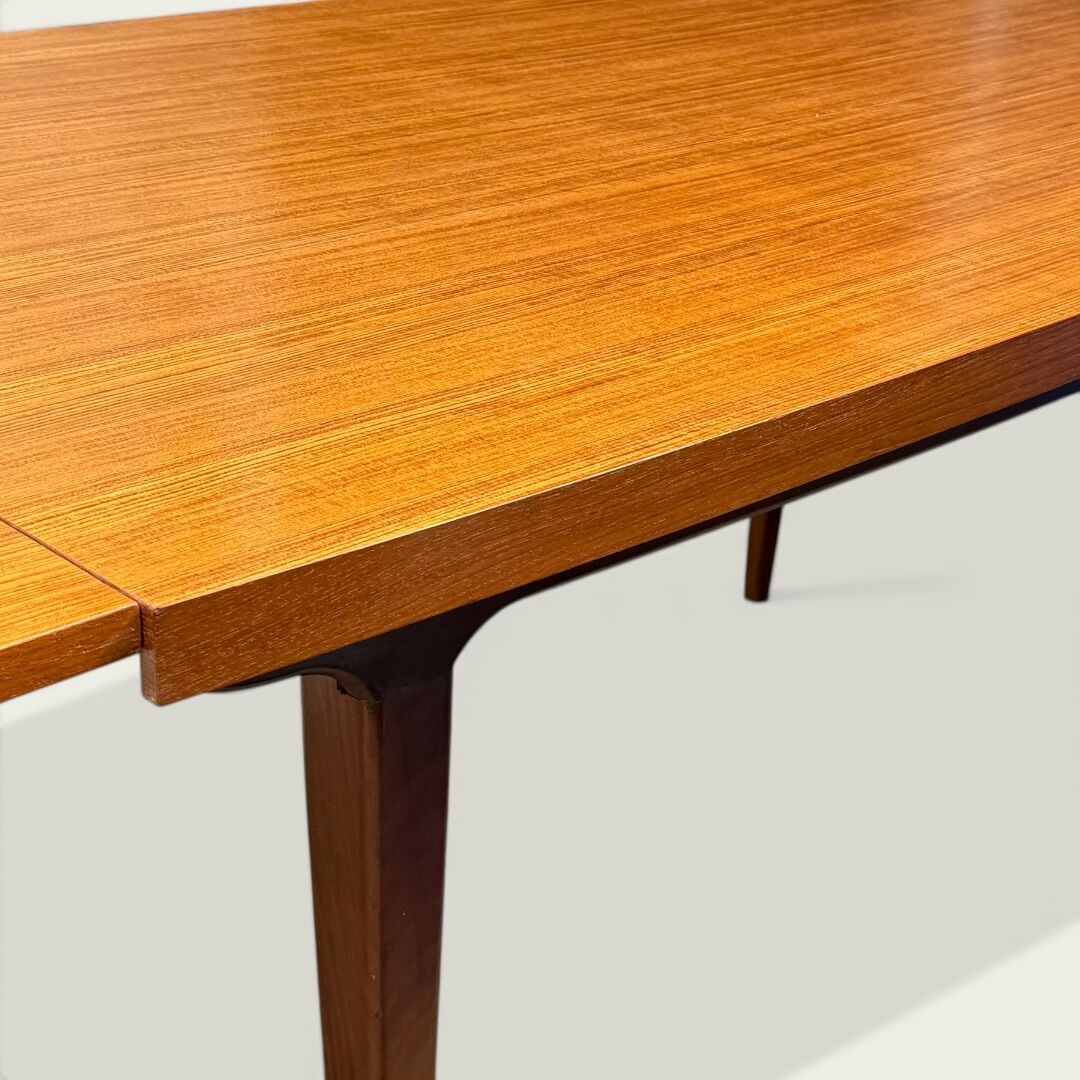 Scandinavian extendable dining table in Teak 1960