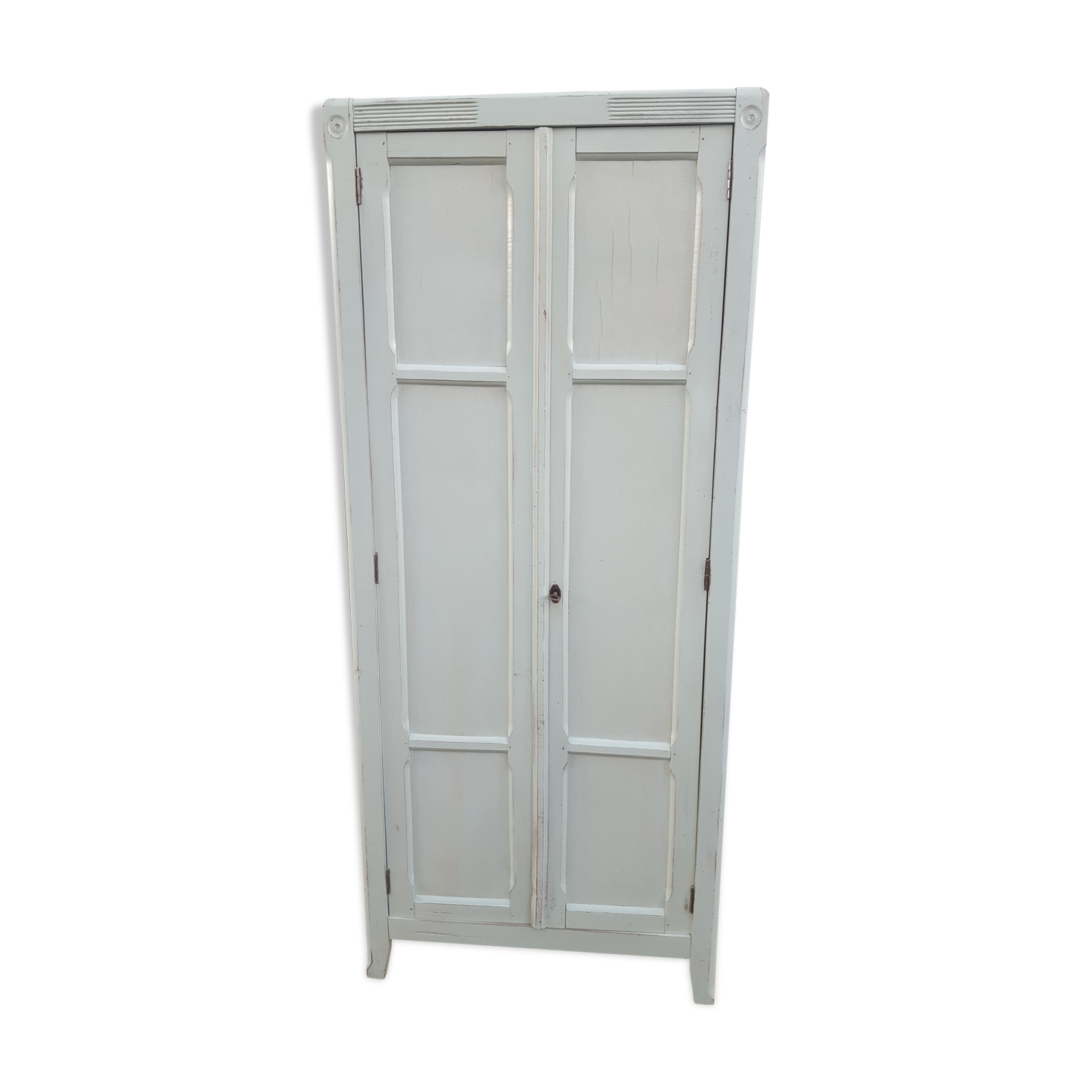 Mint-coloured parisian wardrobe