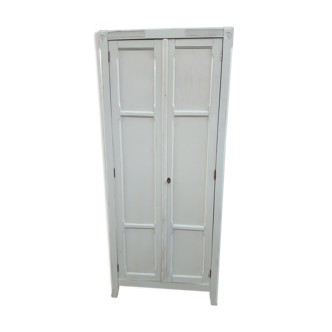 Mint-coloured parisian wardrobe