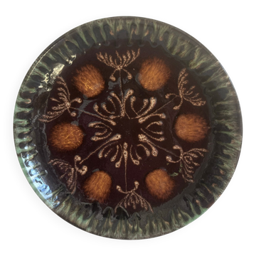 Vintage ceramic bowl for placing or hanging.