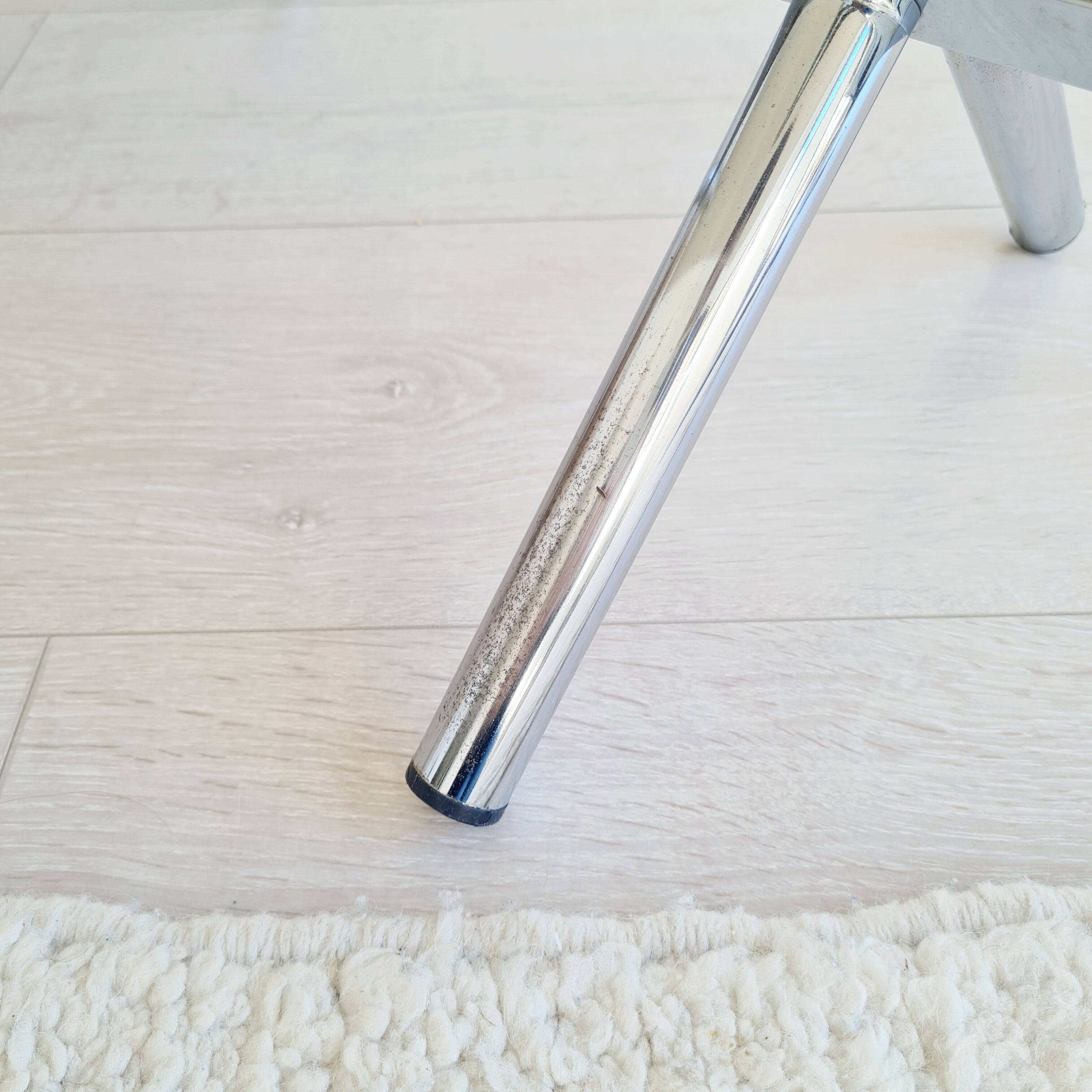 Table design basse chrome et verre années 70