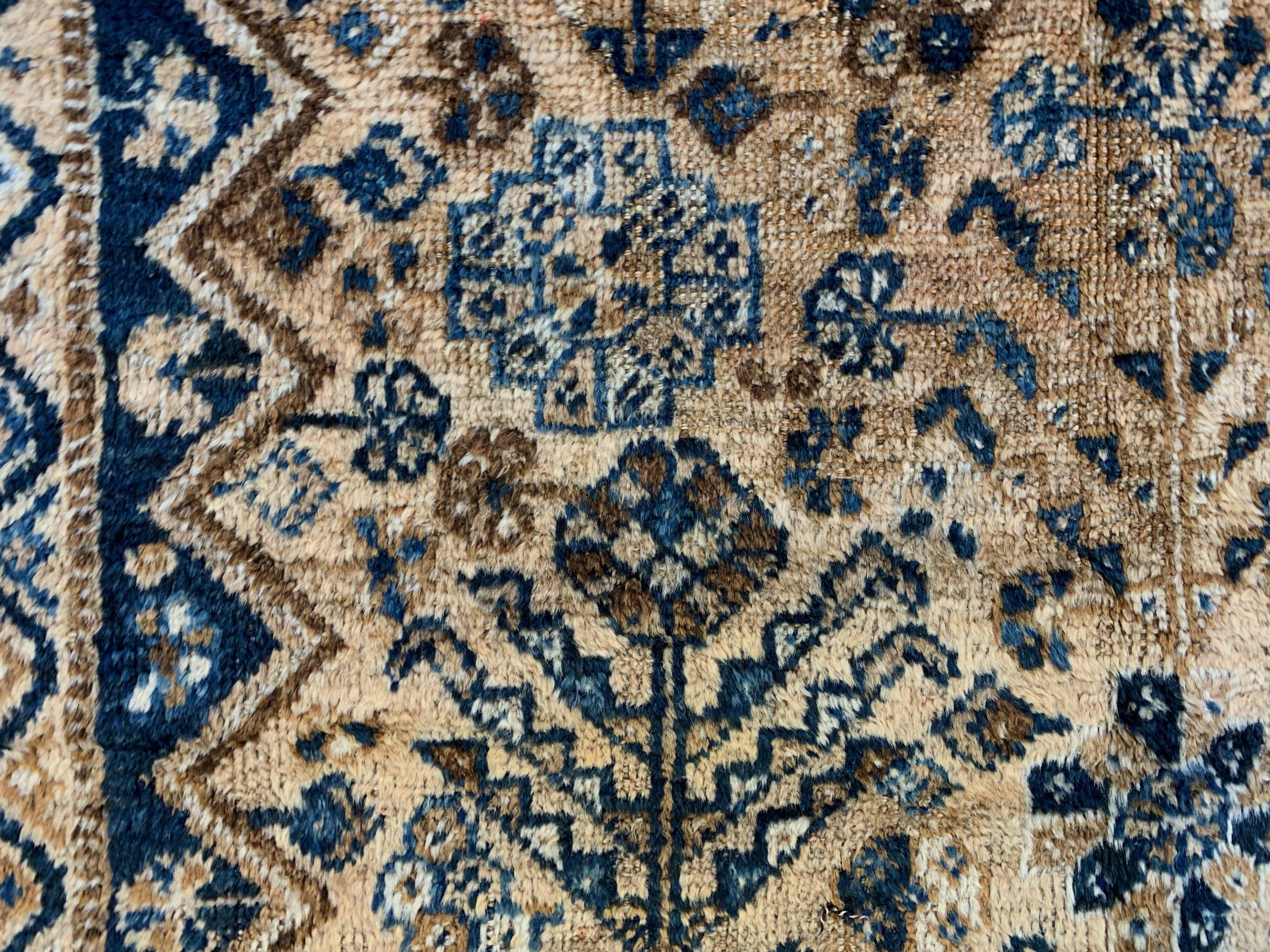 Tribal rug 160x114 cm