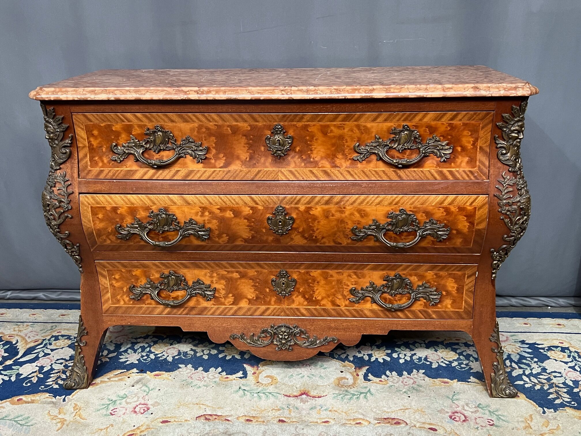 Louis XIV style commode. Walnut burl veneer and rosewood.