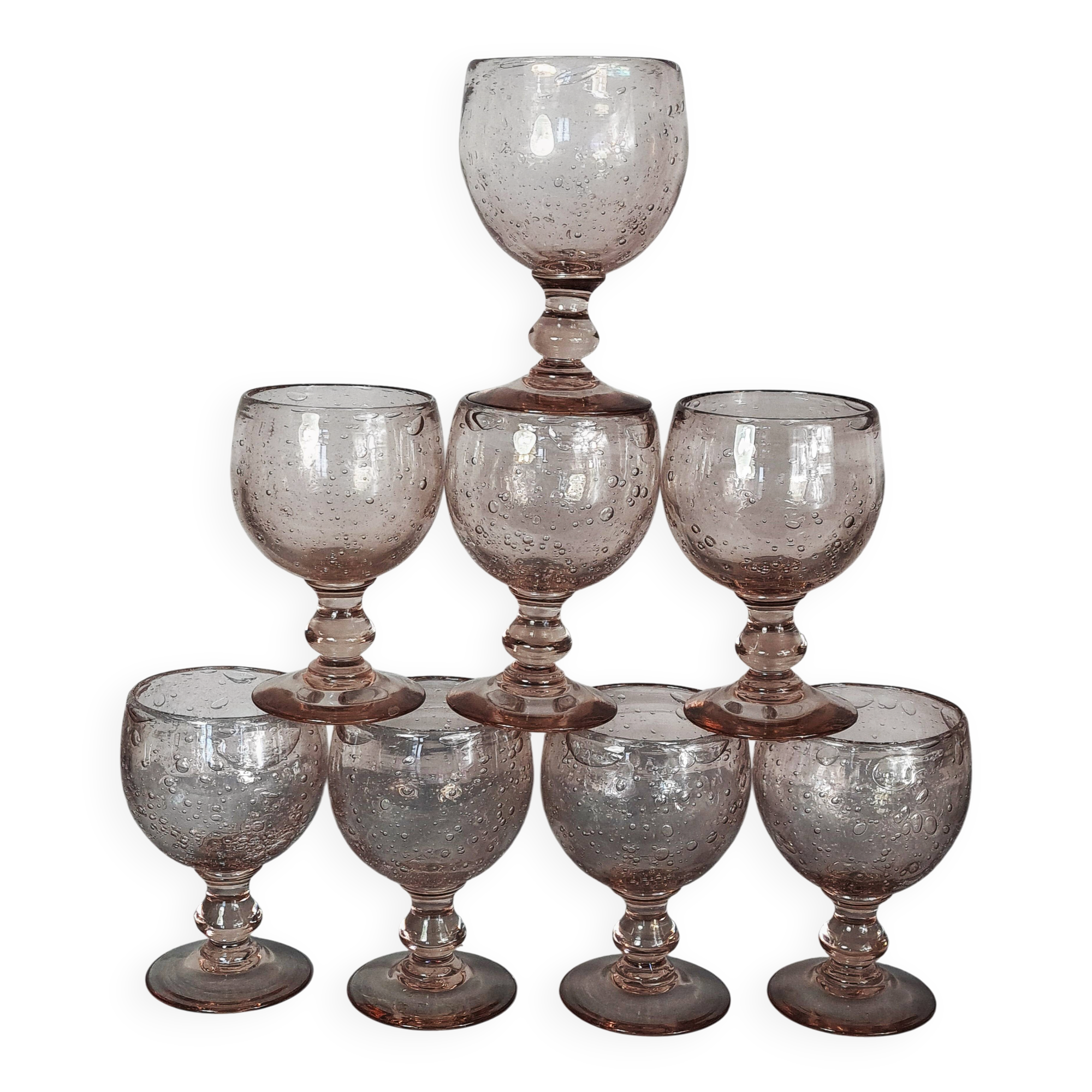 Biot: 8 verres soufflés bullés, modèle Ciboire couleur améthyste D205