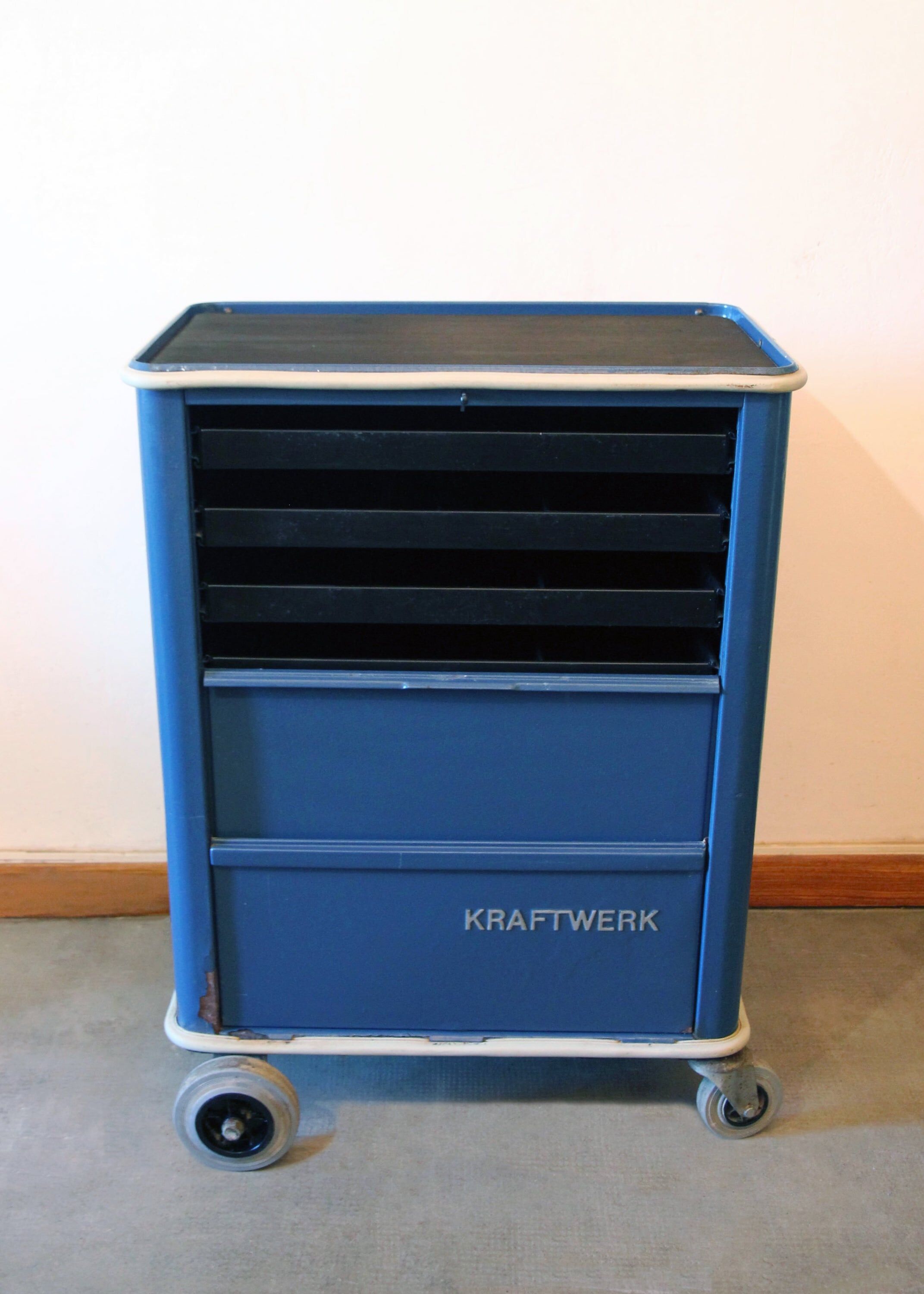 Servant / Industrial workshop bar