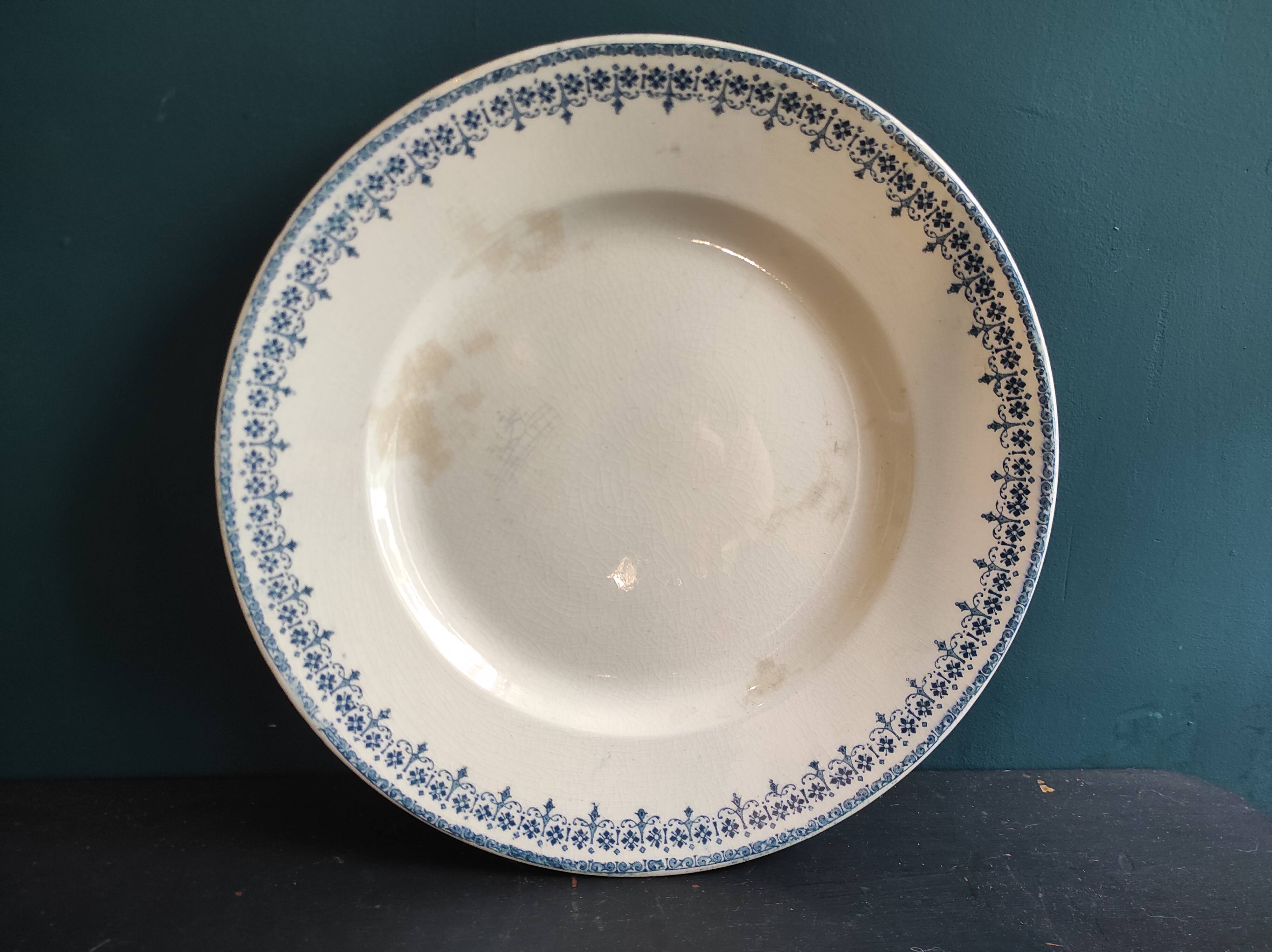 French vintage round serving plate, 30cm diameter, Longwy, mod. Bordeaux