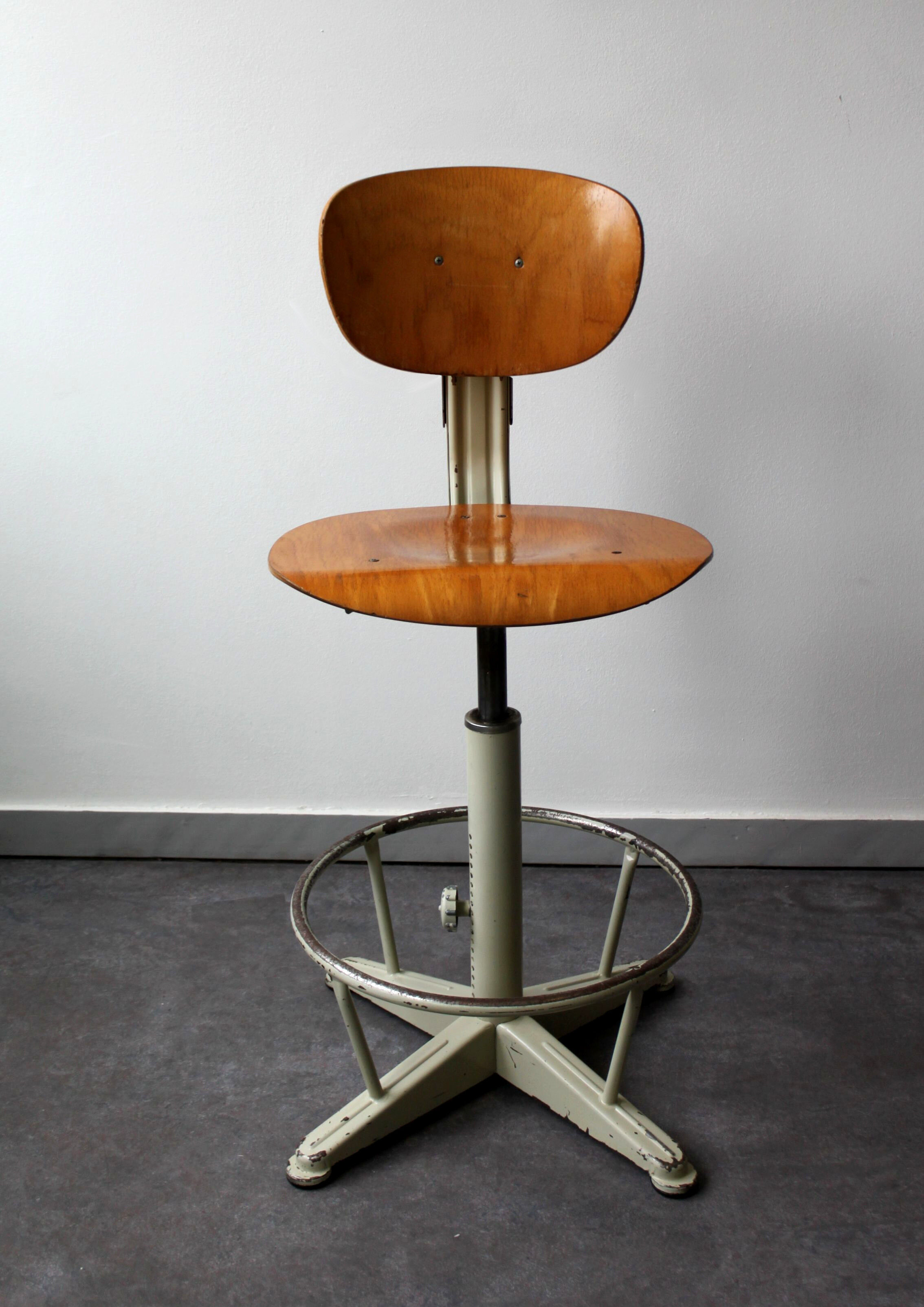 Adjustable architect's chair, Studio Brevets, 1960.