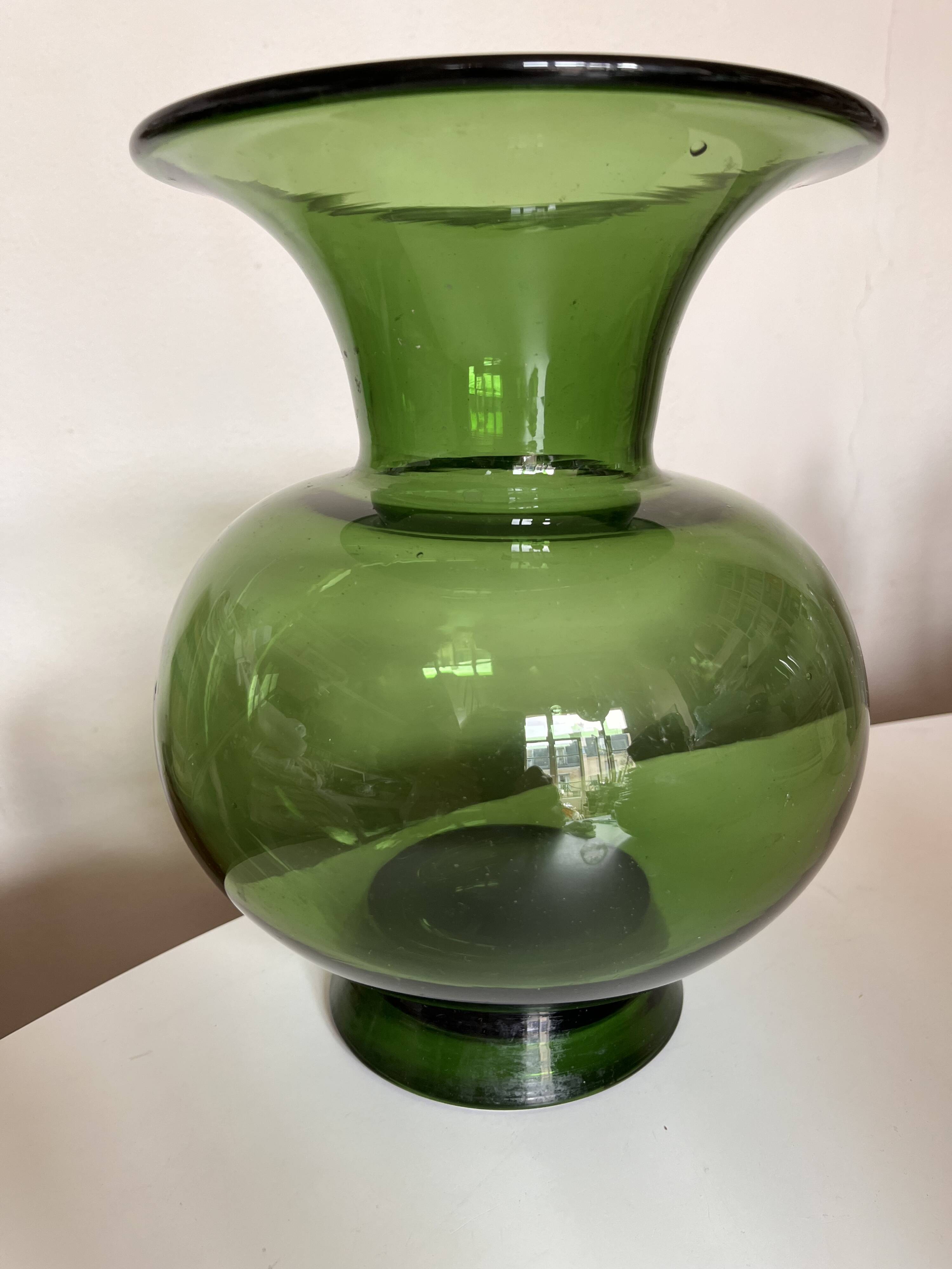 XXXL baluster vase in Empoli glass, 1960 Italian neoclassical design.