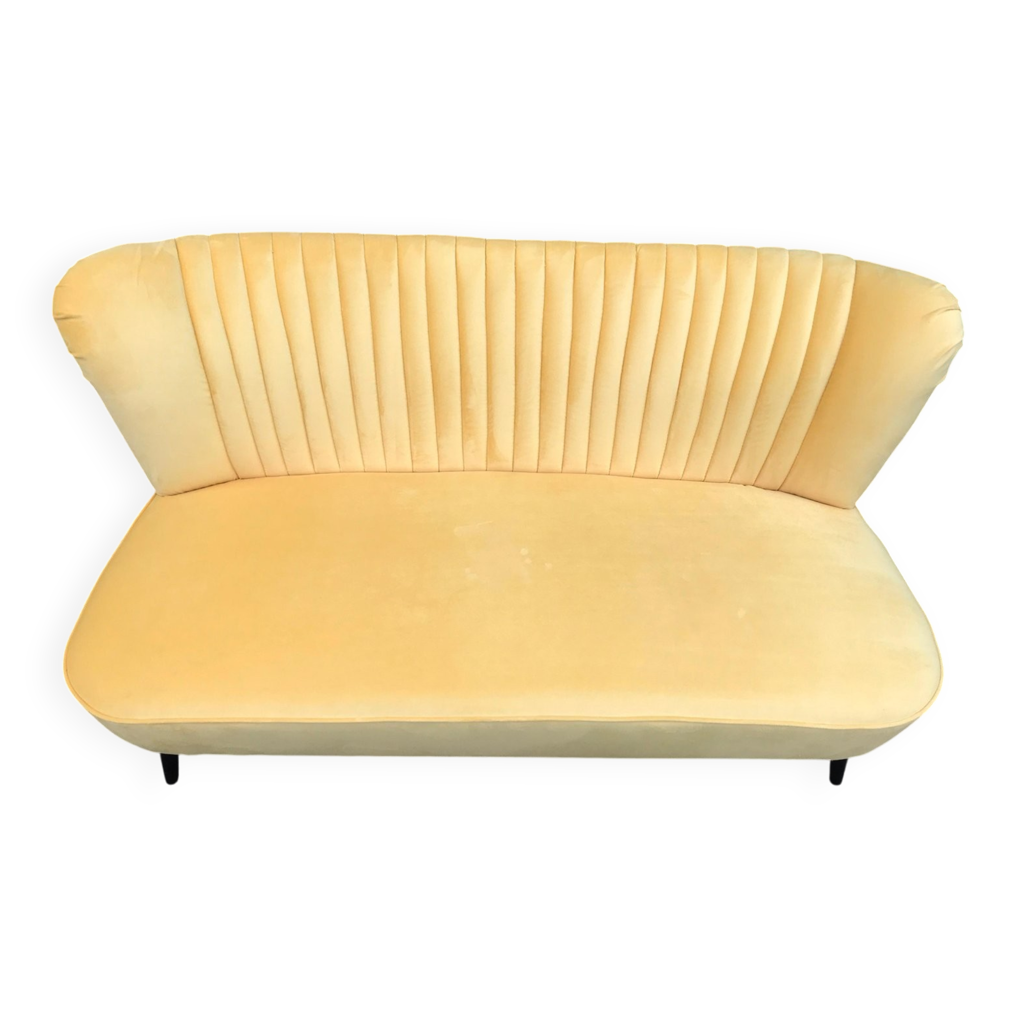 Canapé club jaune velours, années 1950-60, cadre et pieds en hêtre massif