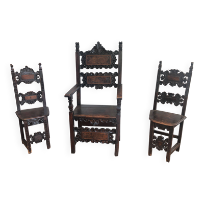 Suite d’un fauteuil et d'une paire de chaises en noyer d'époque Renaissance italienne