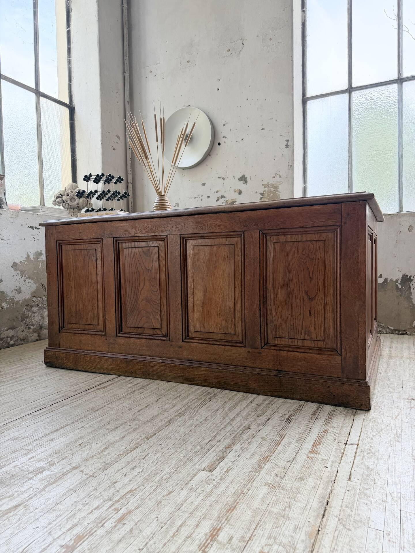 Counter or desk in oak from the 1950s.