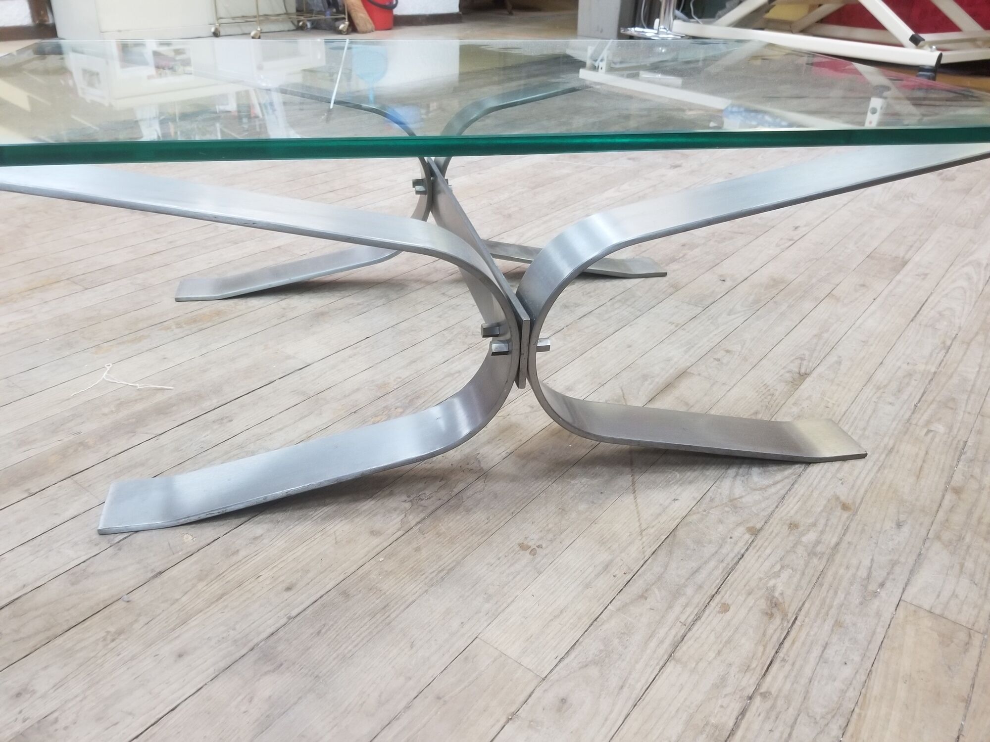 Vintage brushed steel coffee table and thick glass top - italian design