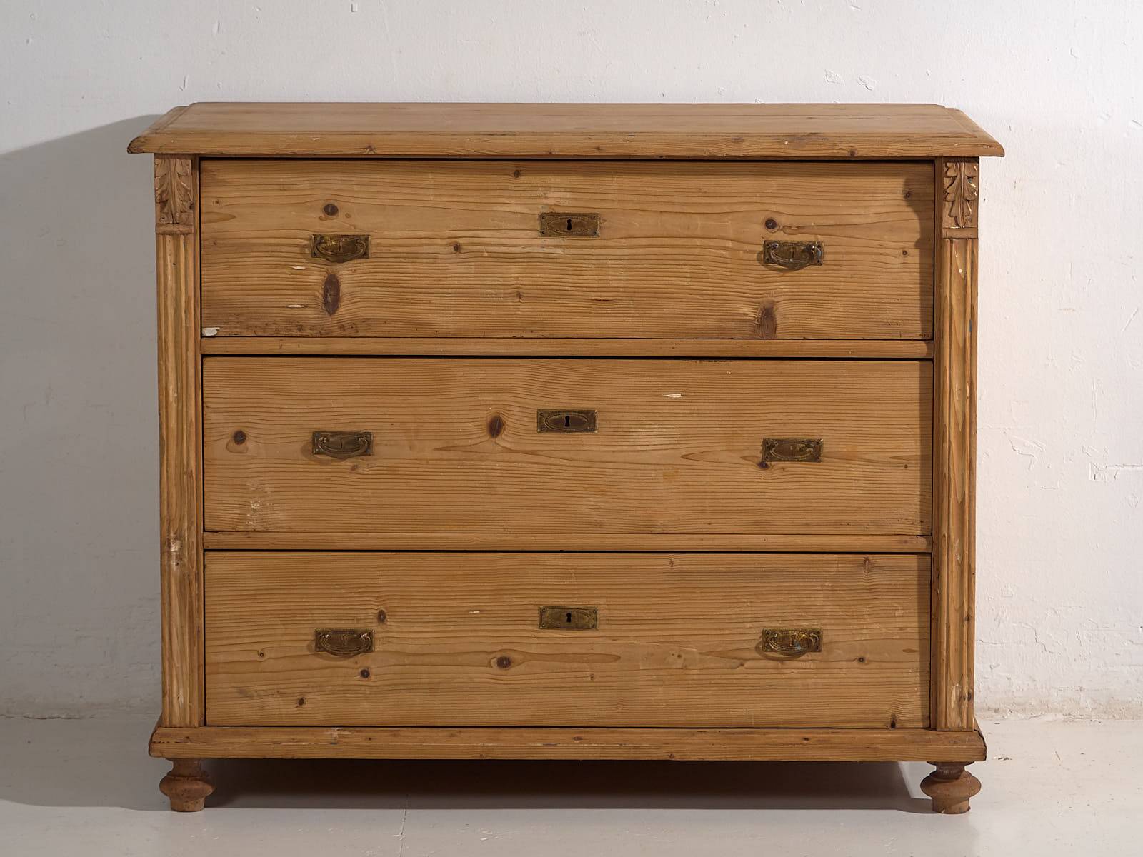 Antique chest of drawers in French Provençal style (c.1920)