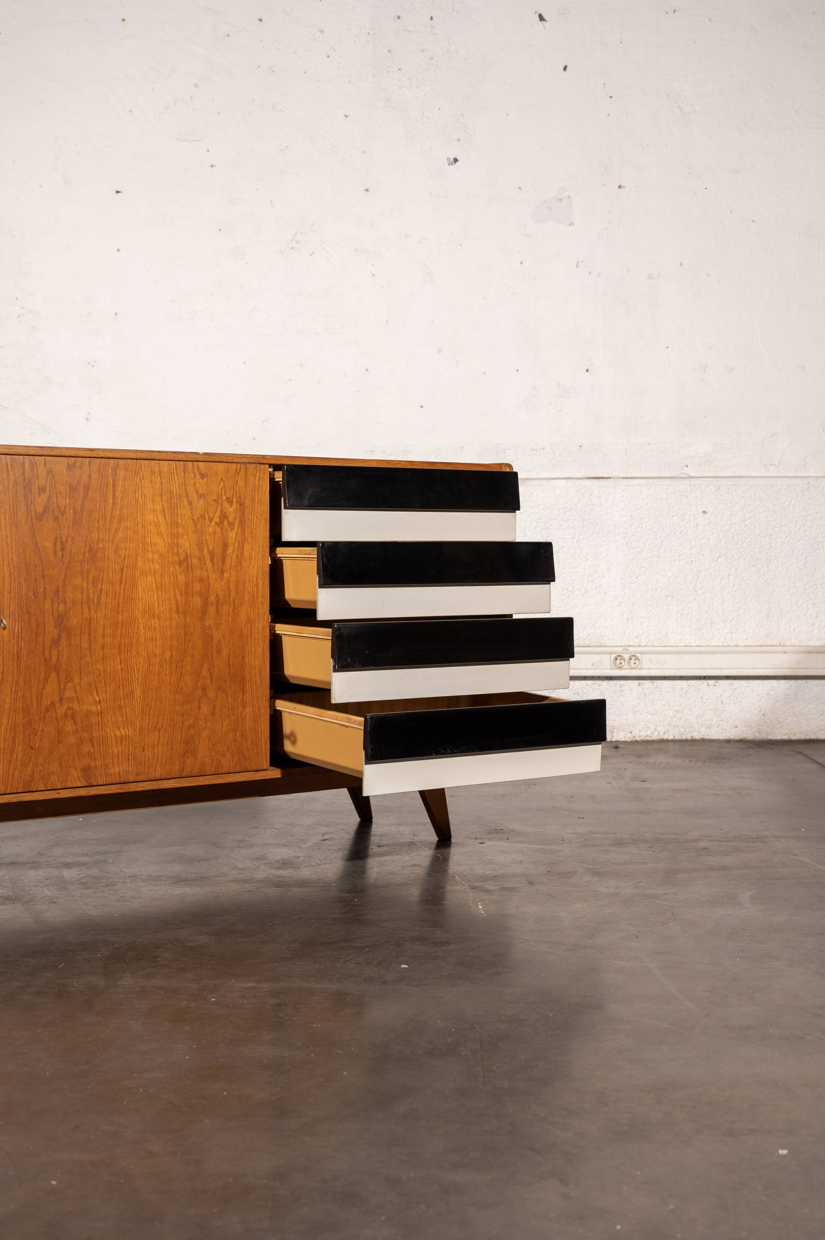 JIROUTEK BLACK AND WHITE SIDEBOARD