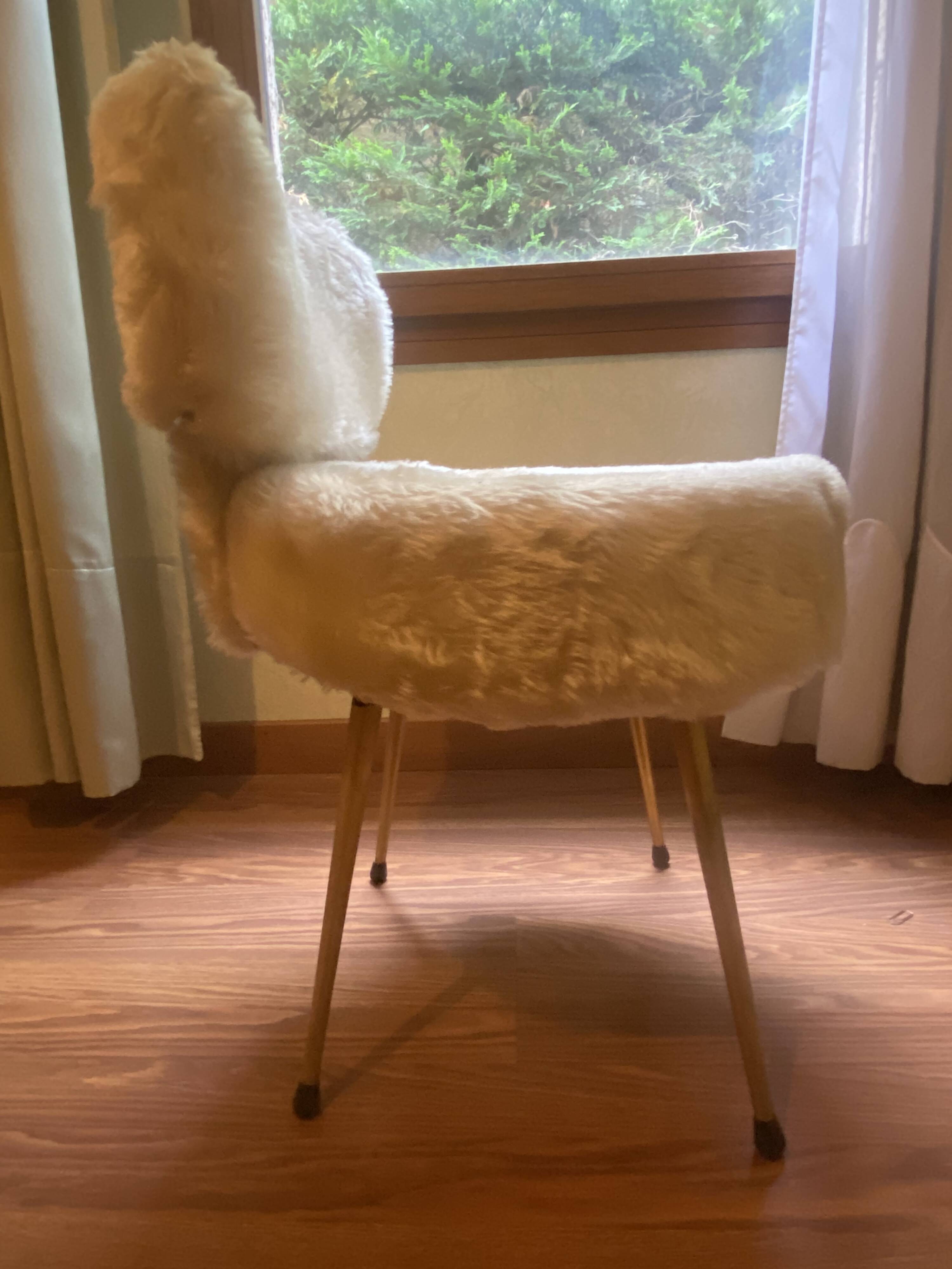 Lot 2 chaises et un pouf Pelfran