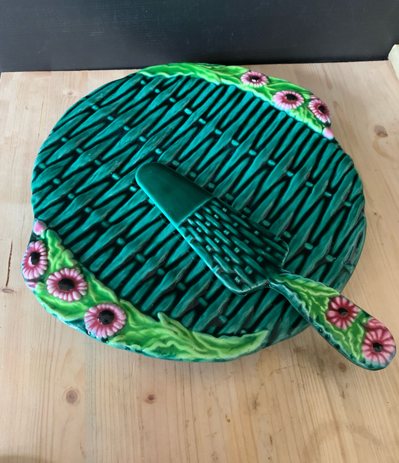 Slip pie dish Vallauris