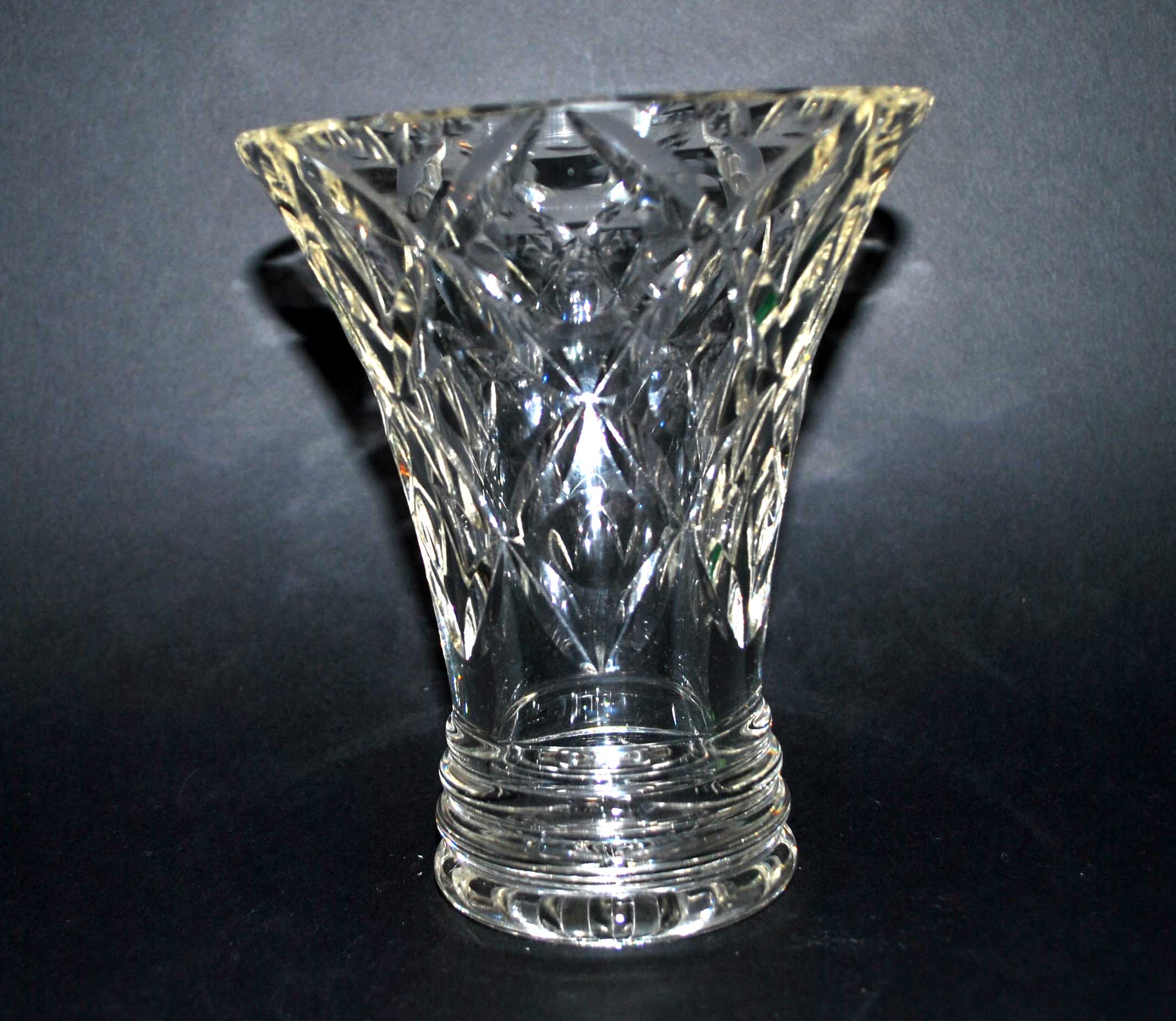 Vintage carved glass vase - Flared cornet shape - 15.5 cm