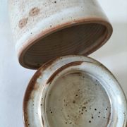 Beurrier à eau en grès artisanal