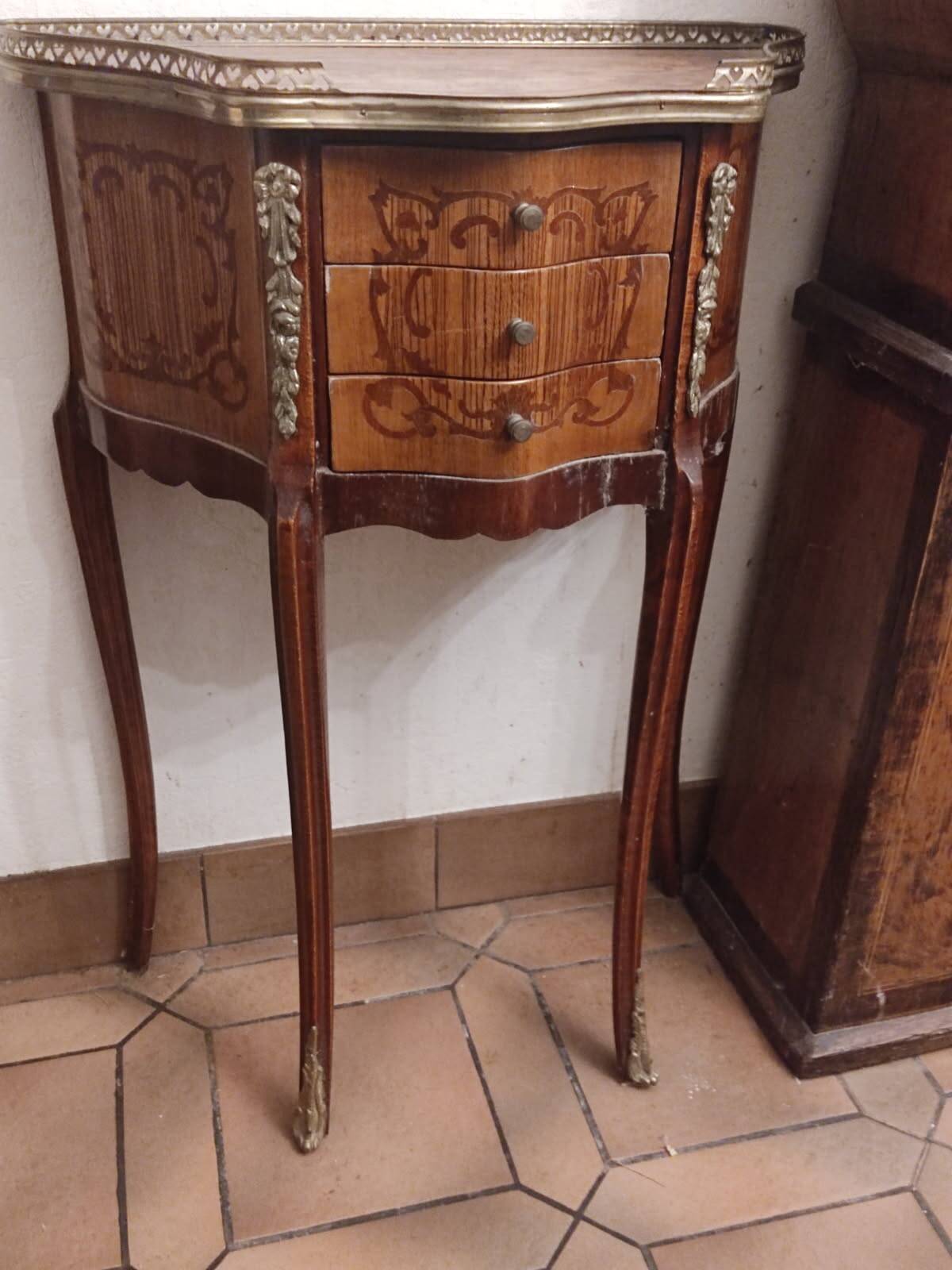 Paire de  tables de chevet  Louis XV