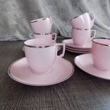 Tasses et soucoupes rose poudré