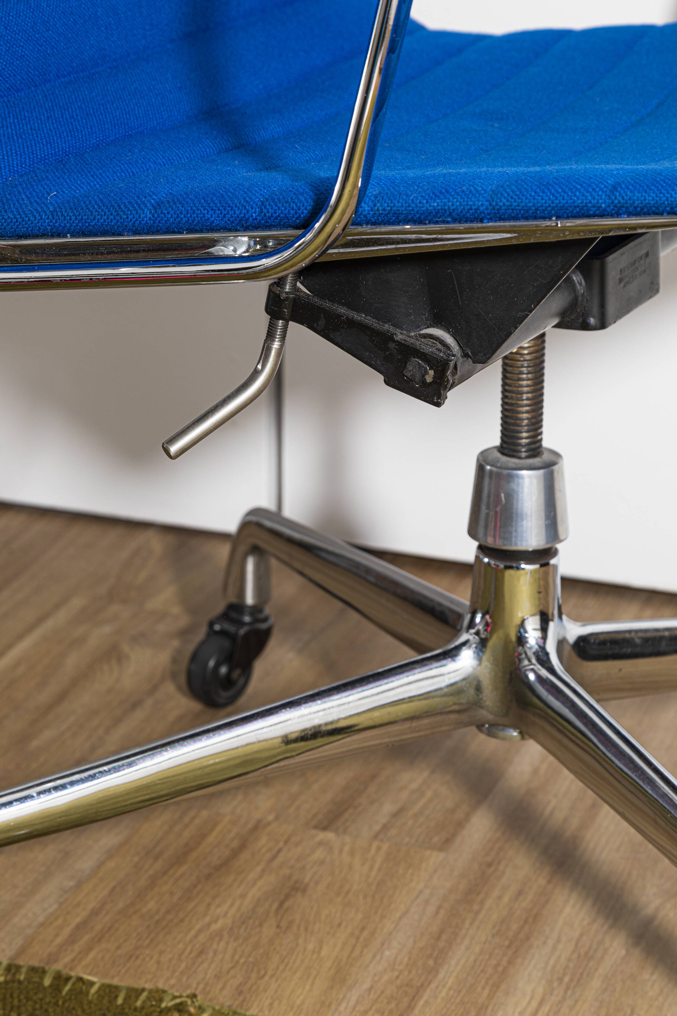 Fauteuil Ea 119 de Ray et Charles Eames Edition originale Herman Miller