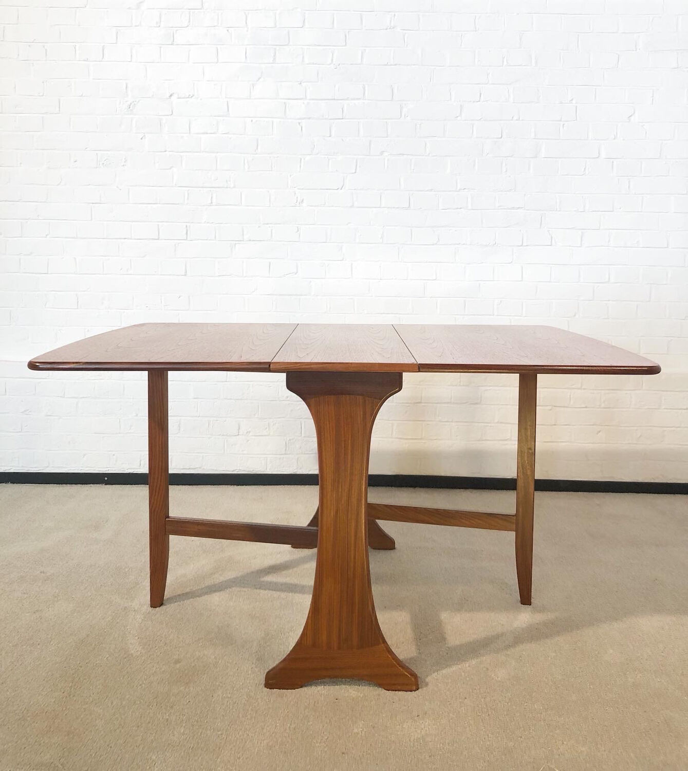 Table en teck G-PLAN « butterfly «  vers 1960