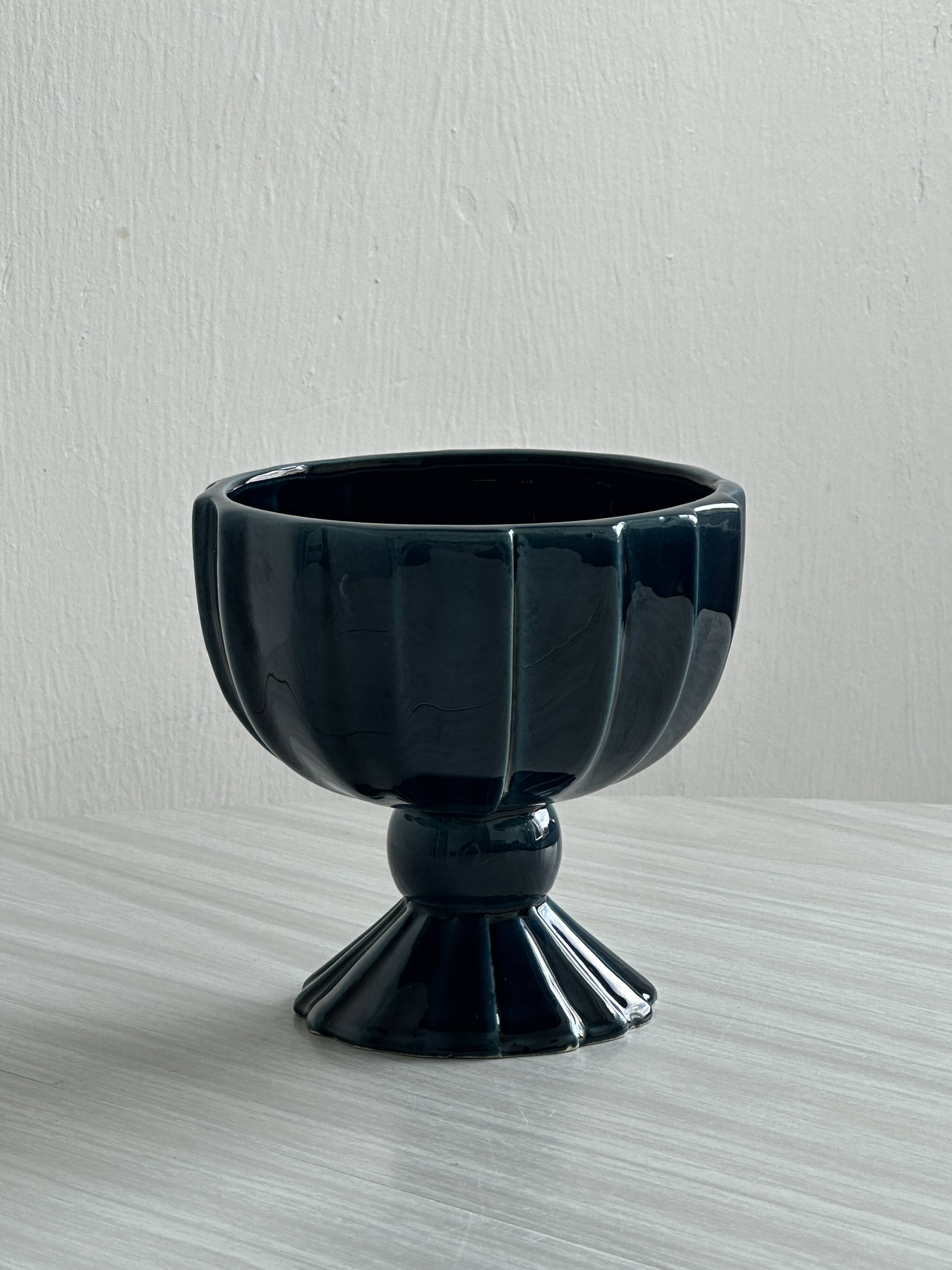 Petite coupe décorative bleue