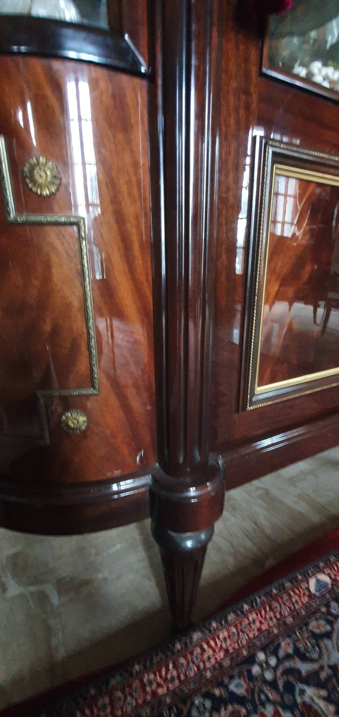 Louis XVI style display cabinet in varnished mahogany wood.