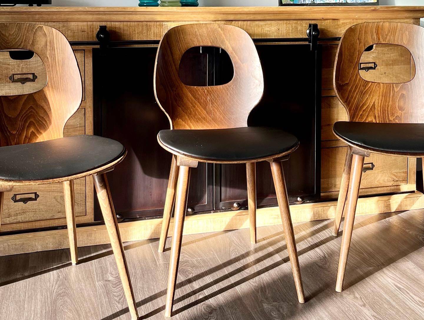 Série de 3 chaises bistrot Baumann