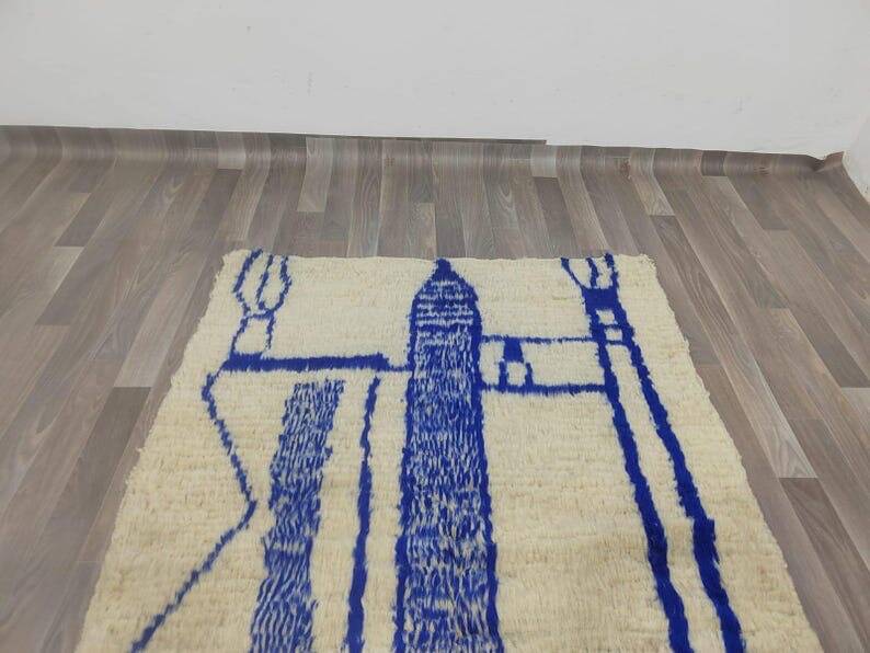 Authentic traditional Azilal Moroccan rug from the Atlas, size 150/250 cm.