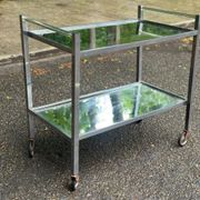 Vintage rolling bar from the 1970s in chrome metal and mirror.