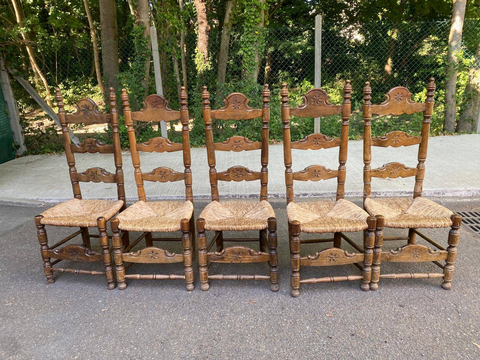 Set of 5 or 4 chic rustic traditional dining chairs with rush seats.