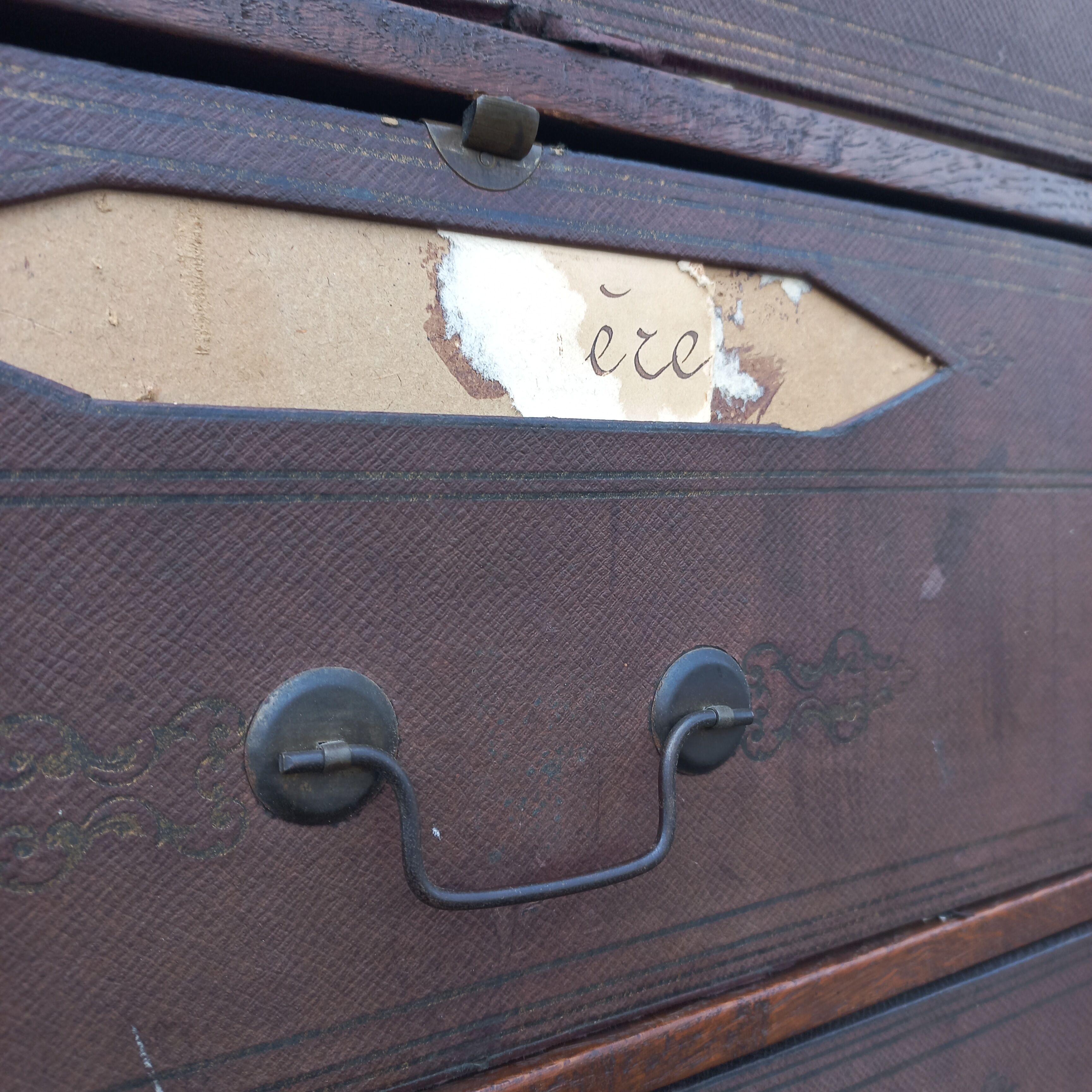 Herbalist cardboard maker